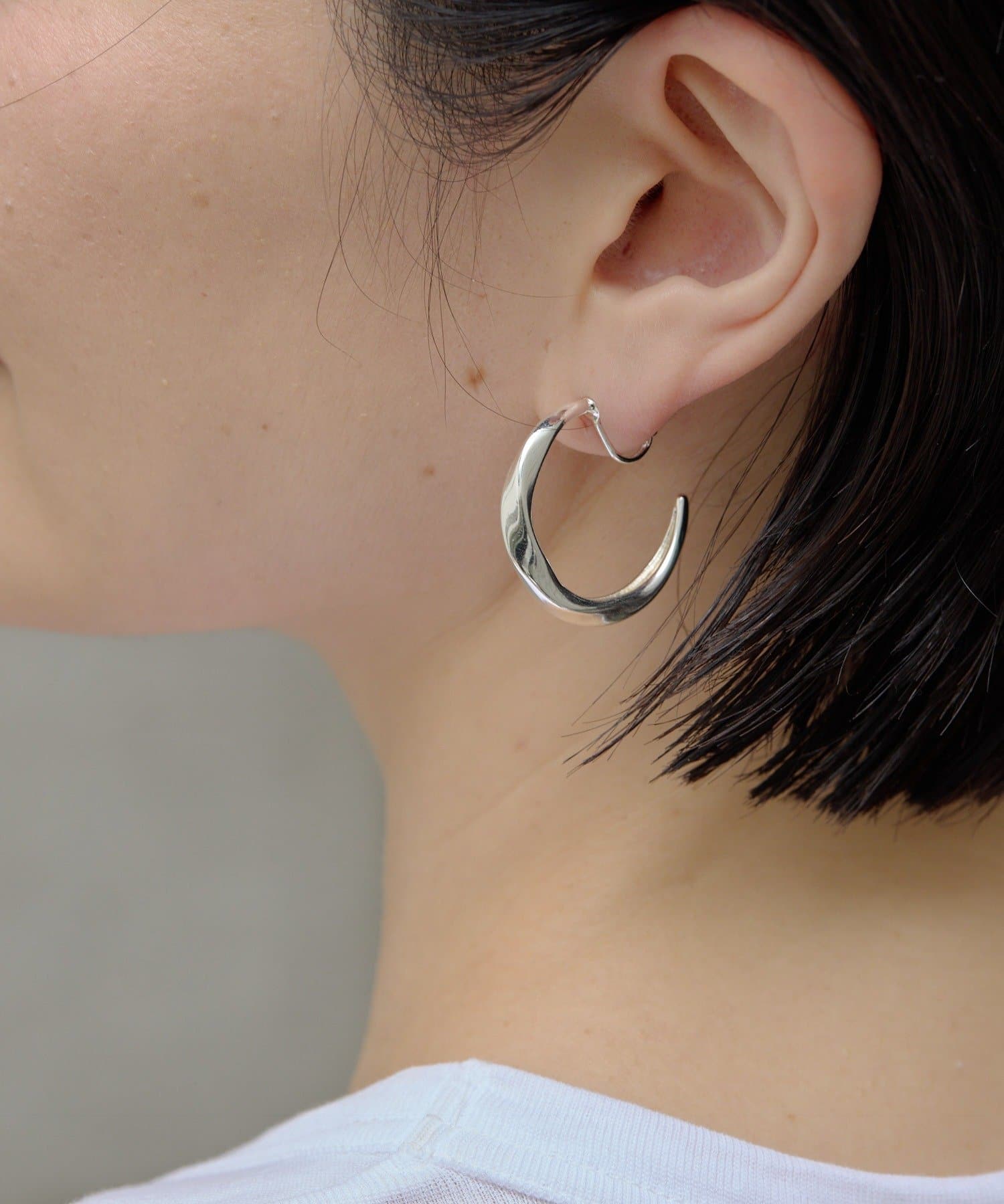 ear PAPILLONNER(イア パピヨネ) 《WEB＆一部店舗限定》ねじれフープイヤリング