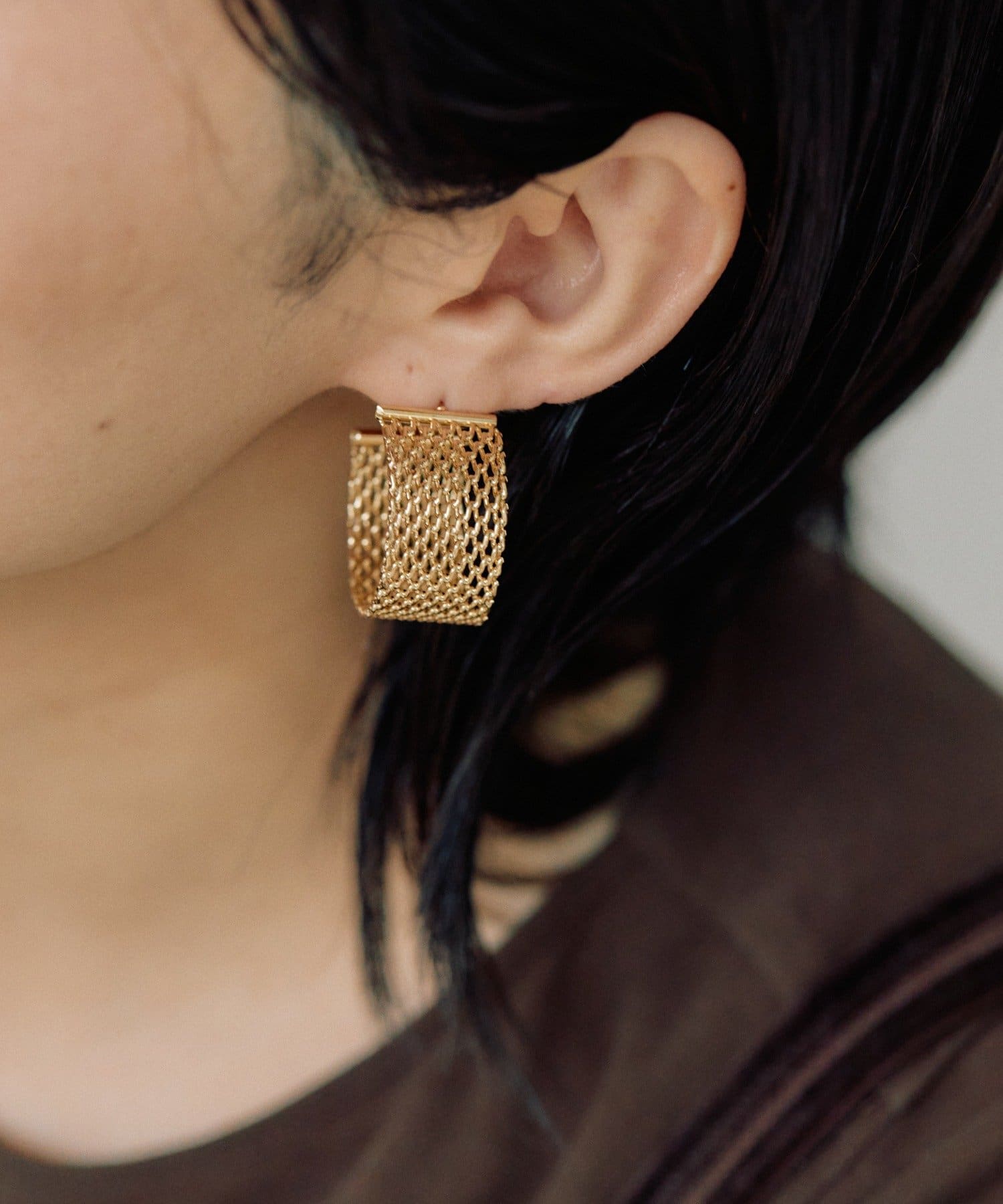 ear PAPILLONNER(イア パピヨネ) 幅広メッシュフープピアス《チタンポスト》