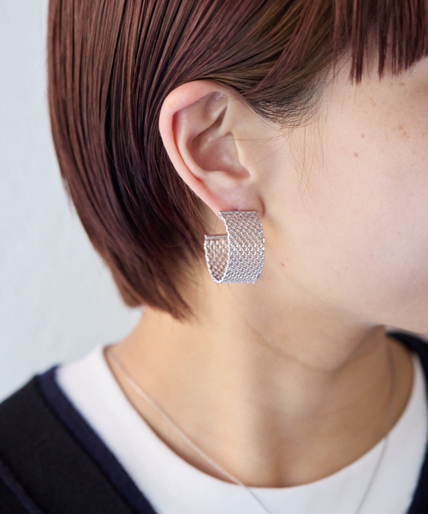 ear PAPILLONNER(イア パピヨネ) 幅広メッシュフープピアス《チタンポスト》