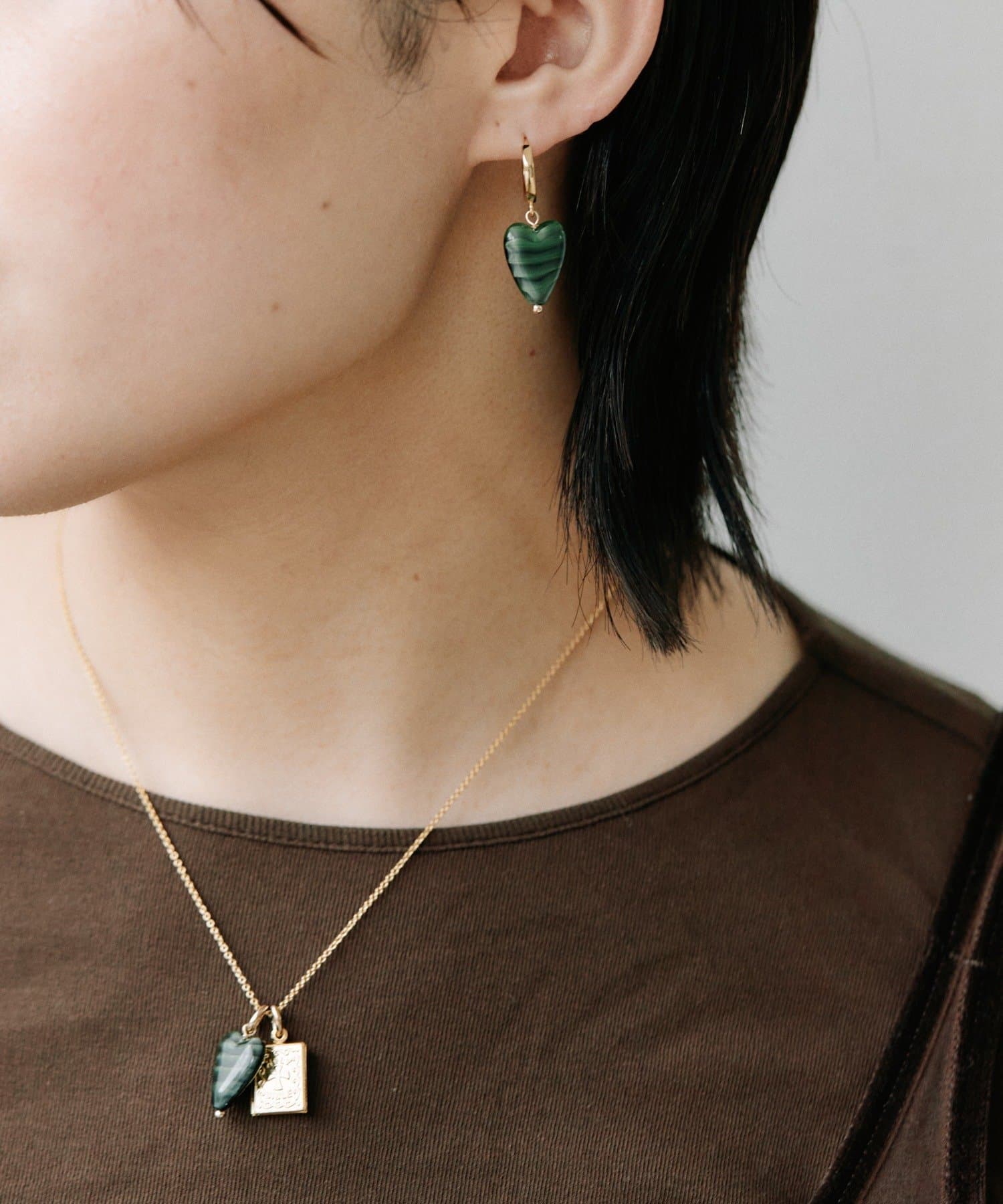 ear PAPILLONNER(イア パピヨネ) グリーンハートピアス《日本製》