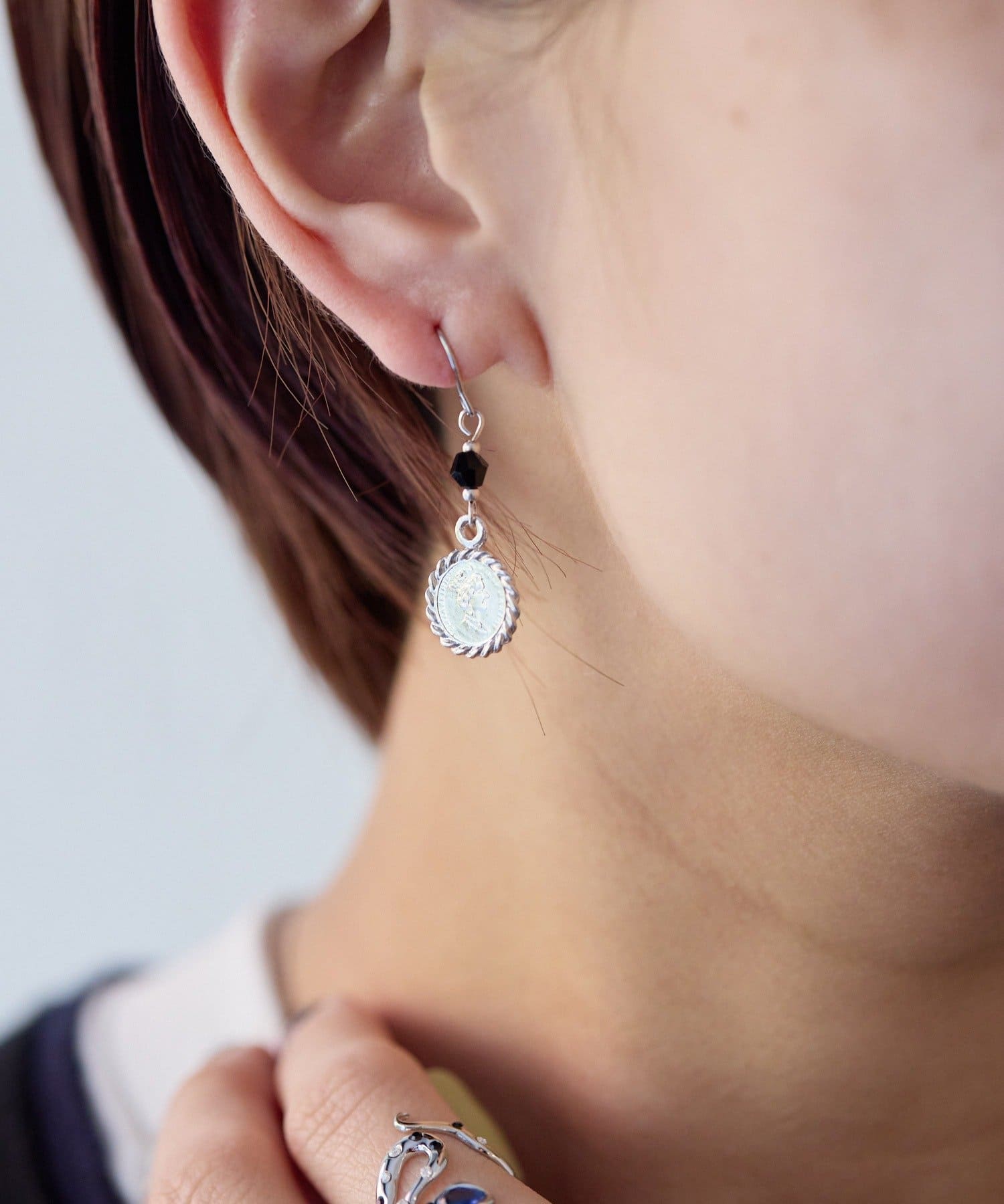 ear PAPILLONNER(イア パピヨネ) コインチャームピアス《日本製》