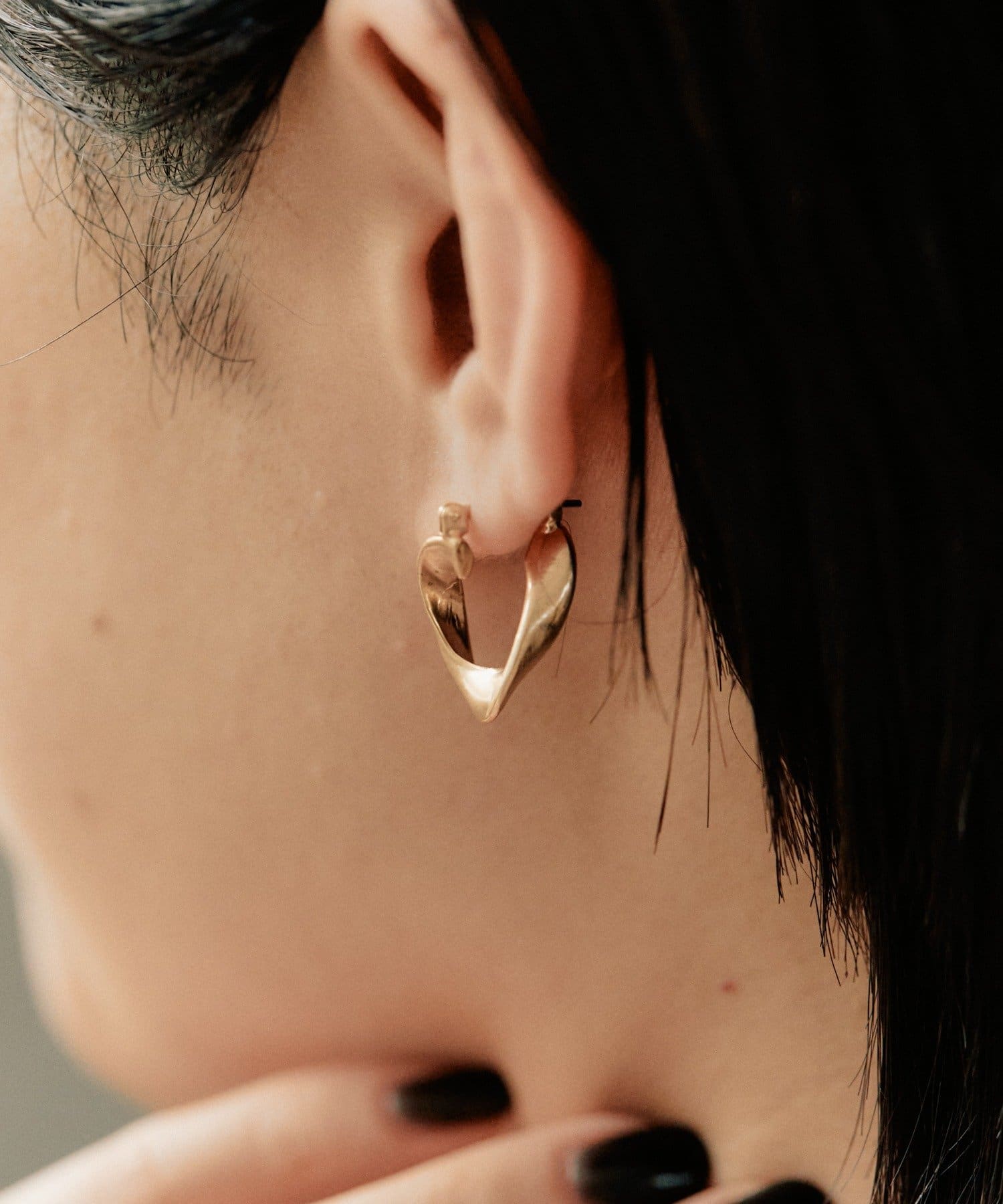 ear PAPILLONNER(イア パピヨネ) ツイストピアス《日本製/チタンポスト》