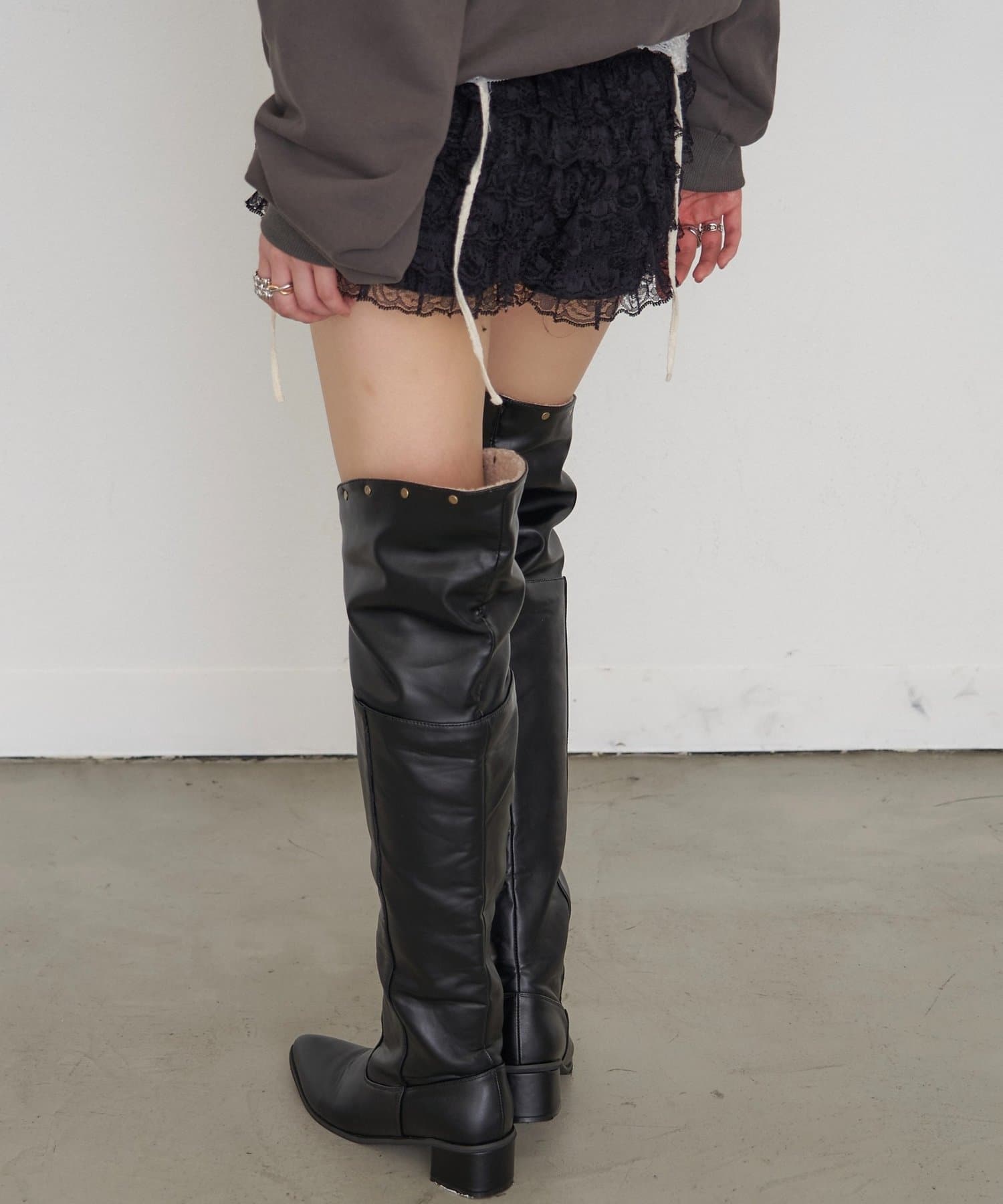 WHO’S WHO gallery(フーズフーギャラリー) 【26AW LOOK掲載品番】2WAYボアカフロングブーツ