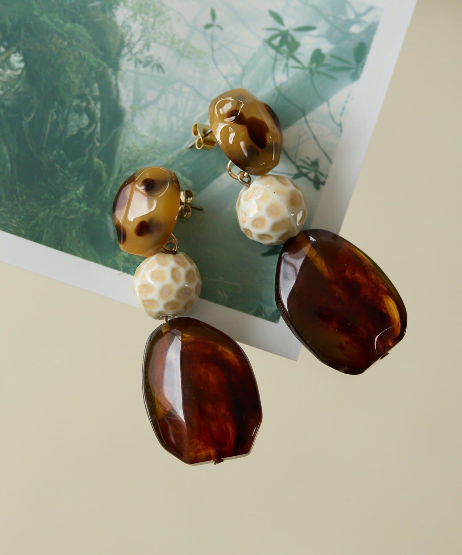 ear PAPILLONNER(イア パピヨネ) 柄入り樹脂ボールピアス《チタンポスト》