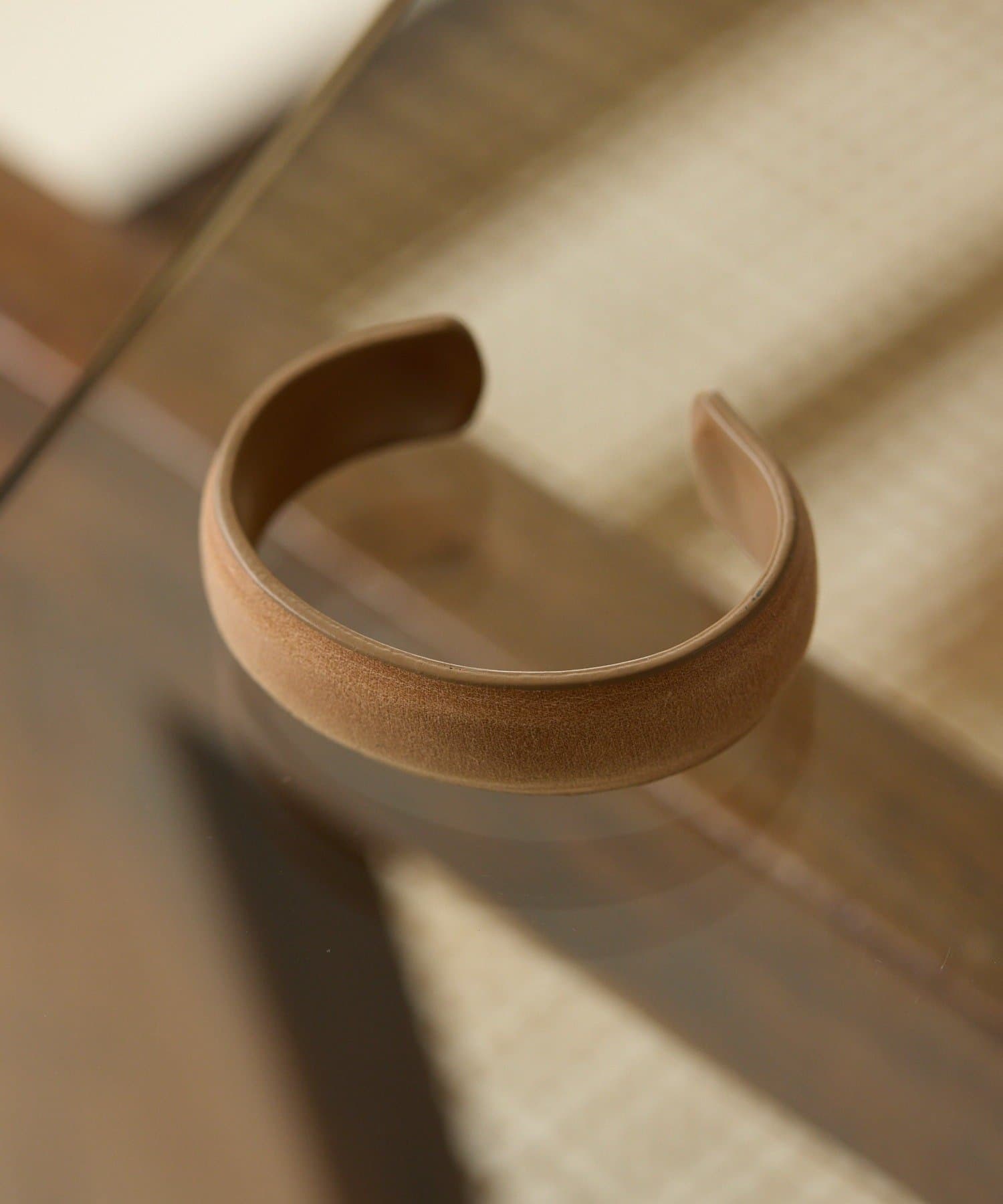 ear PAPILLONNER(イア パピヨネ) シンプルレザーバングル《WEB＆一部店舗限定》