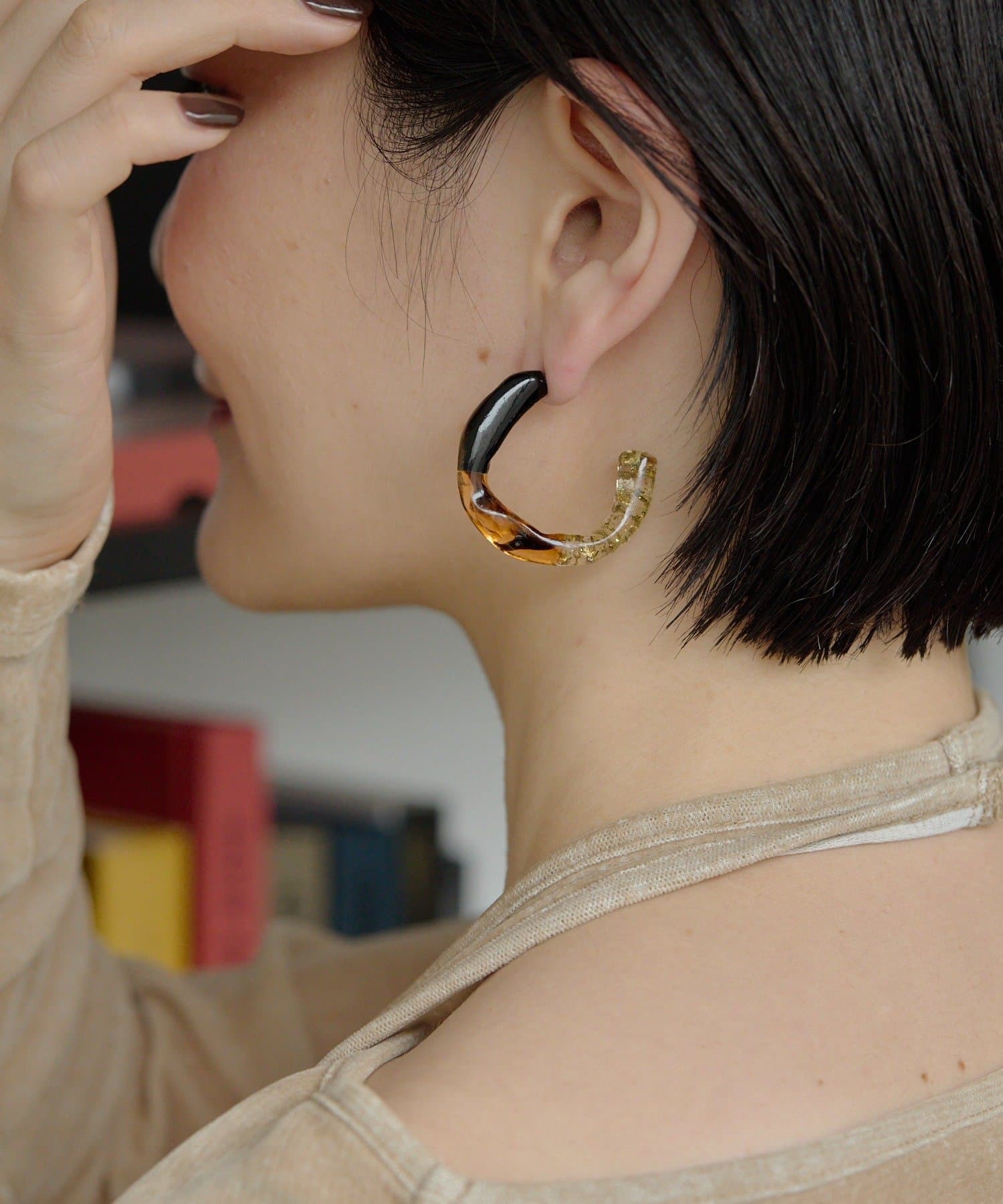 ear PAPILLONNER(イア パピヨネ) ３色樹脂フープピアス