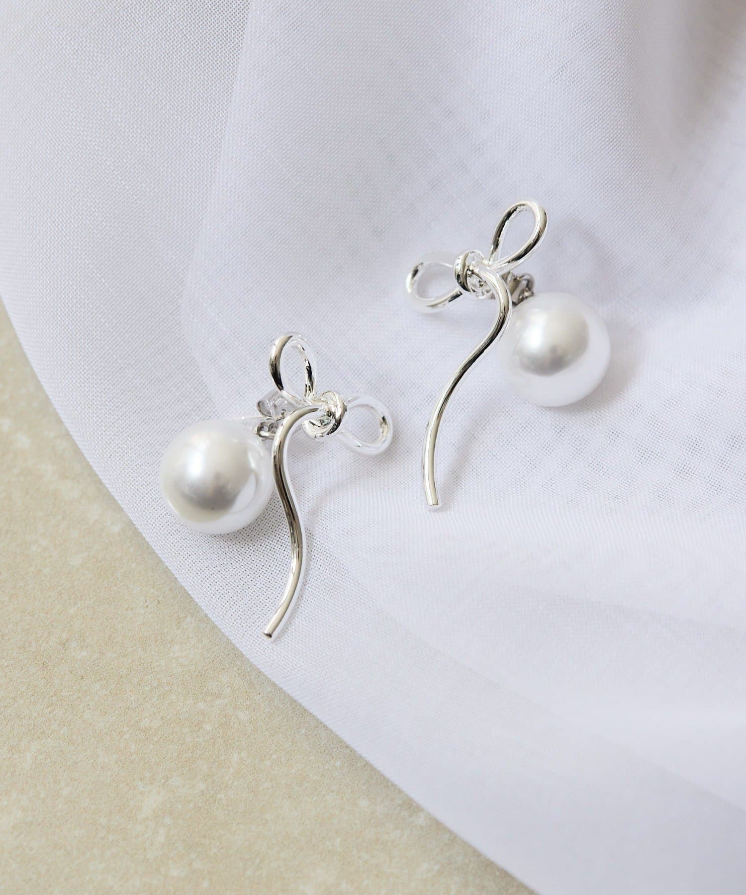 ear PAPILLONNER(イア パピヨネ) リボンパールピアス
