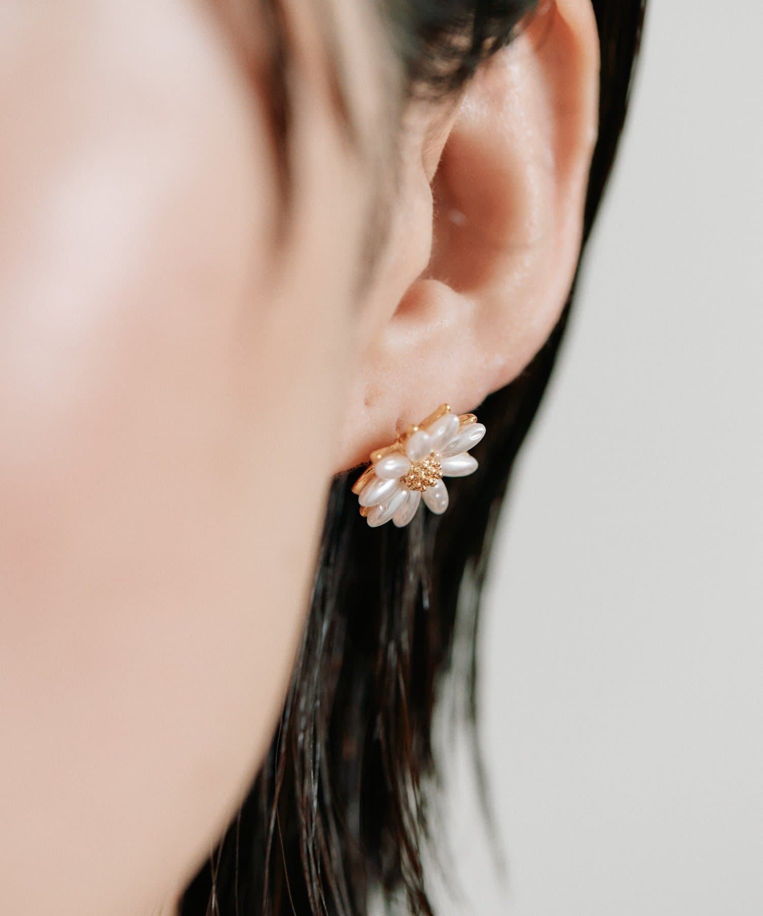 ear PAPILLONNER(イア パピヨネ) プチパールフラワーピアス