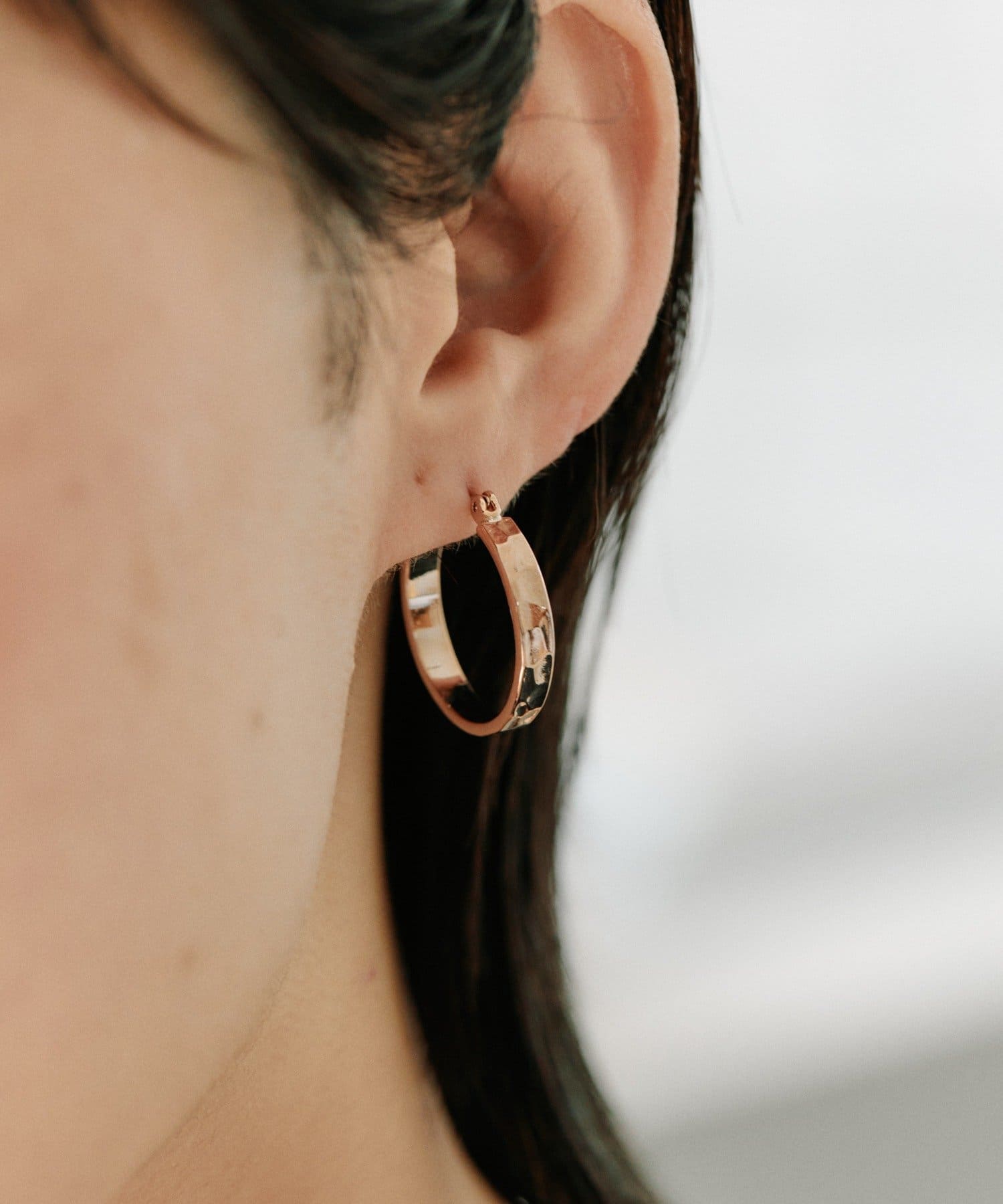 ear PAPILLONNER(イア パピヨネ) シアーブラウンでこぼこフープピアス《日本製》