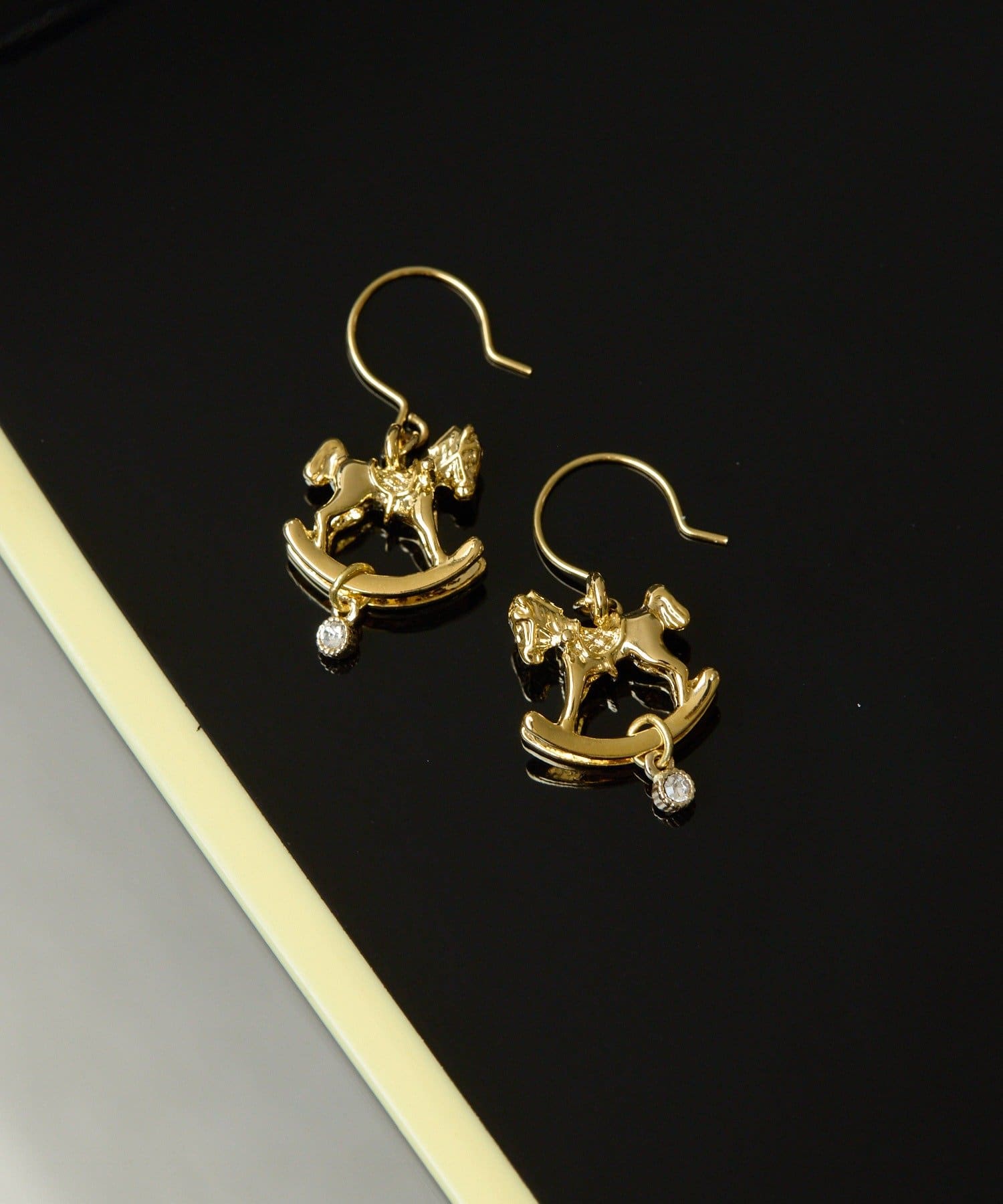 ear PAPILLONNER(イア パピヨネ) ミニ木馬ピアス《日本製》