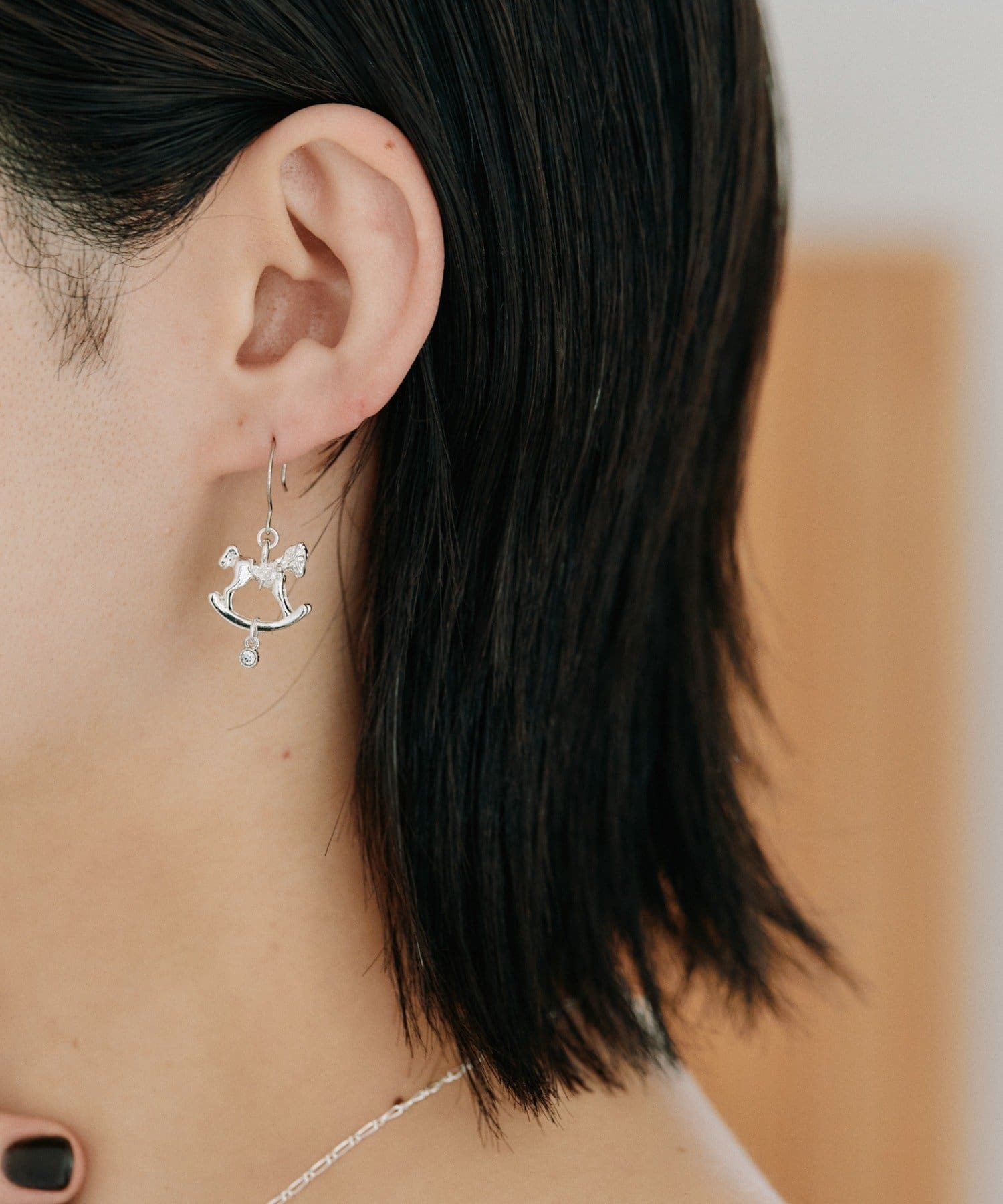 ear PAPILLONNER(イア パピヨネ) ミニ木馬ピアス《日本製》