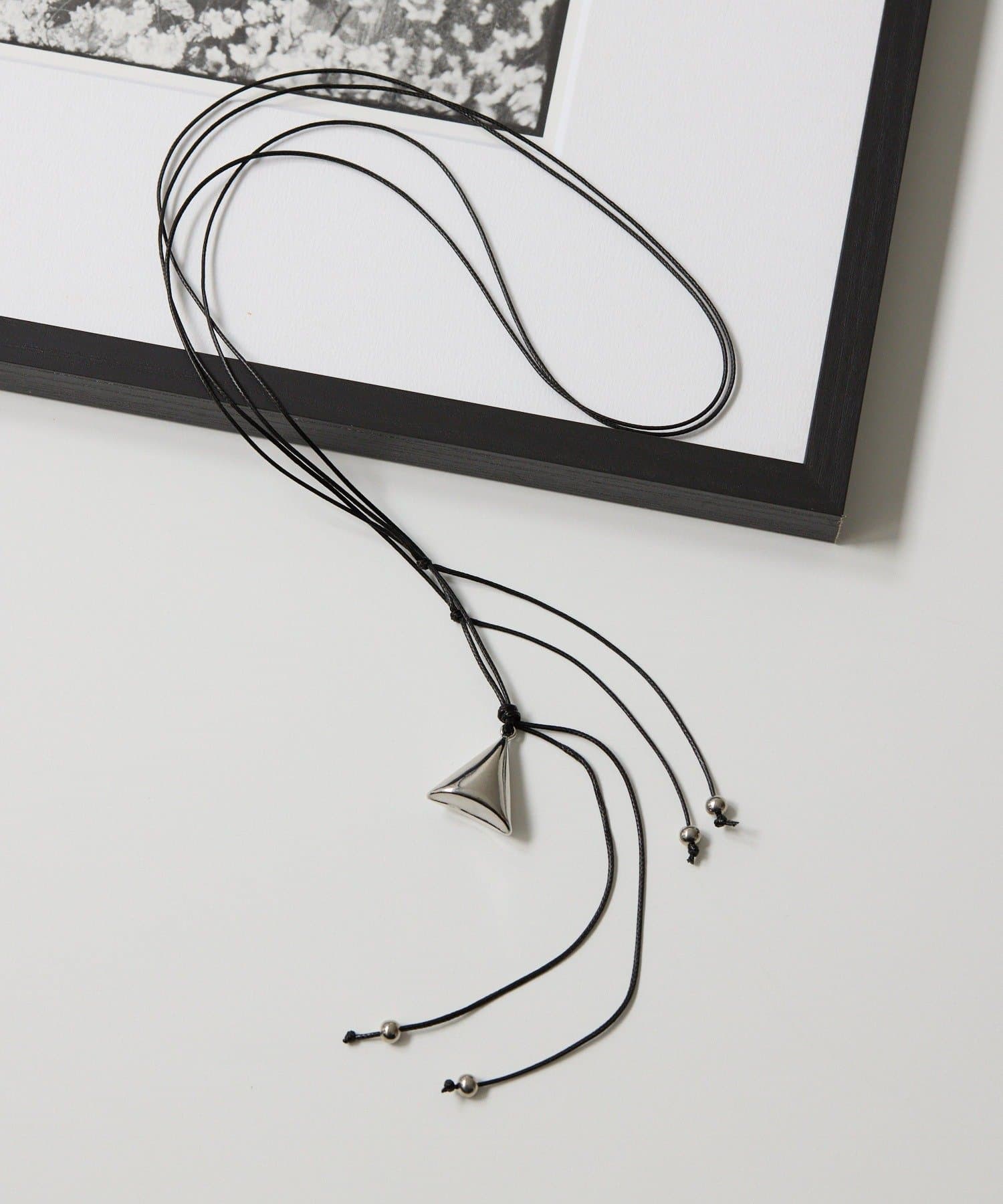 ear PAPILLONNER(イア パピヨネ) 三角メタルコードネックレス《WEB＆一部店舗限定》