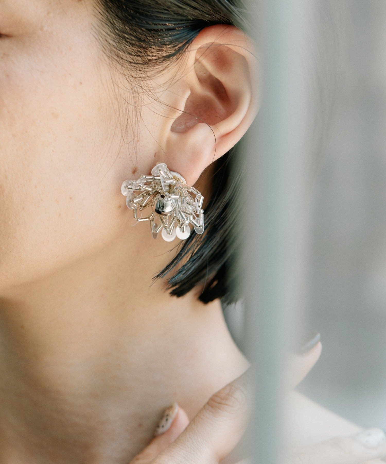 ear PAPILLONNER(イア パピヨネ) メタルビーズフラワーピアス《チタンポスト》