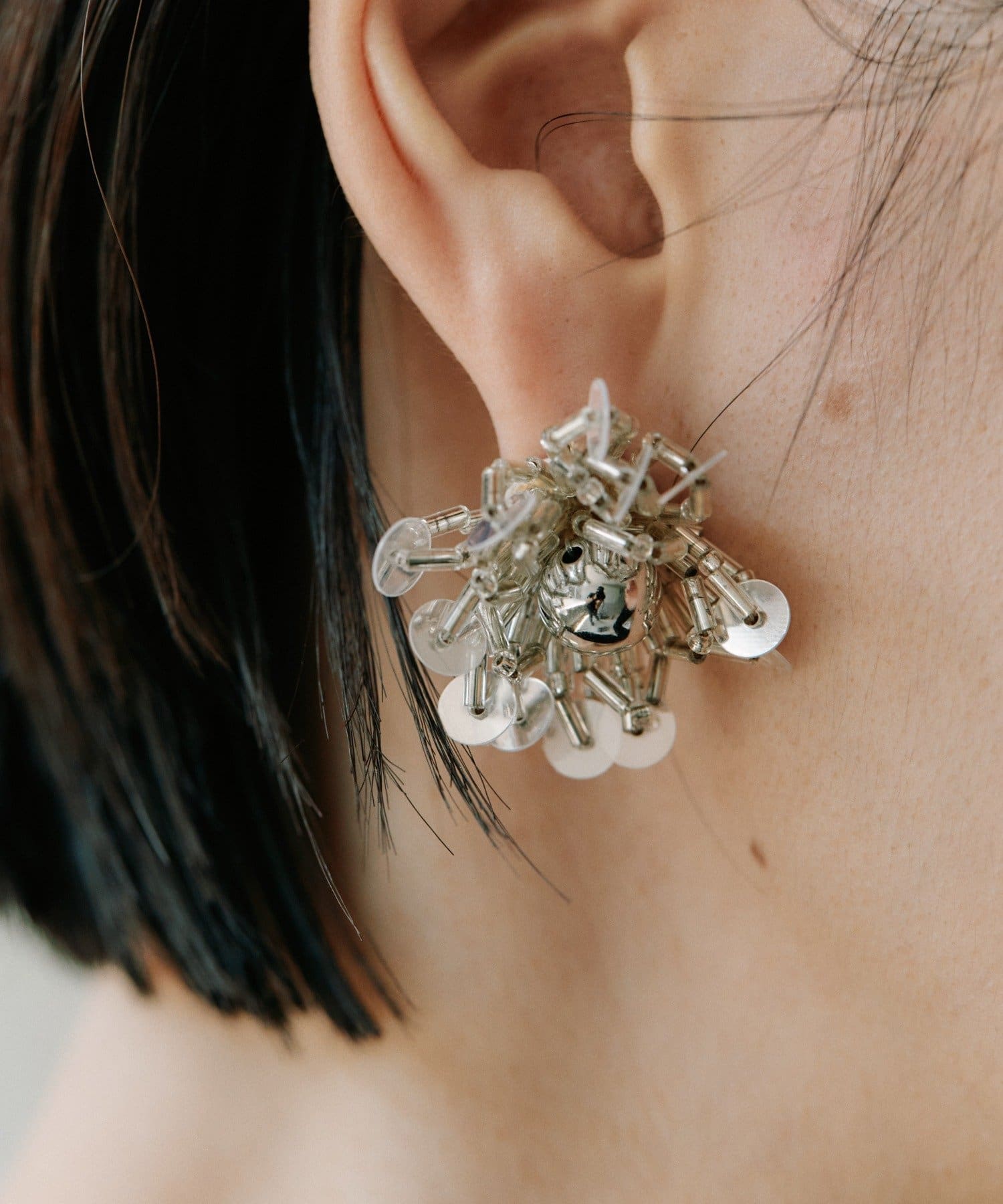 ear PAPILLONNER(イア パピヨネ) メタルビーズフラワーピアス《チタンポスト》