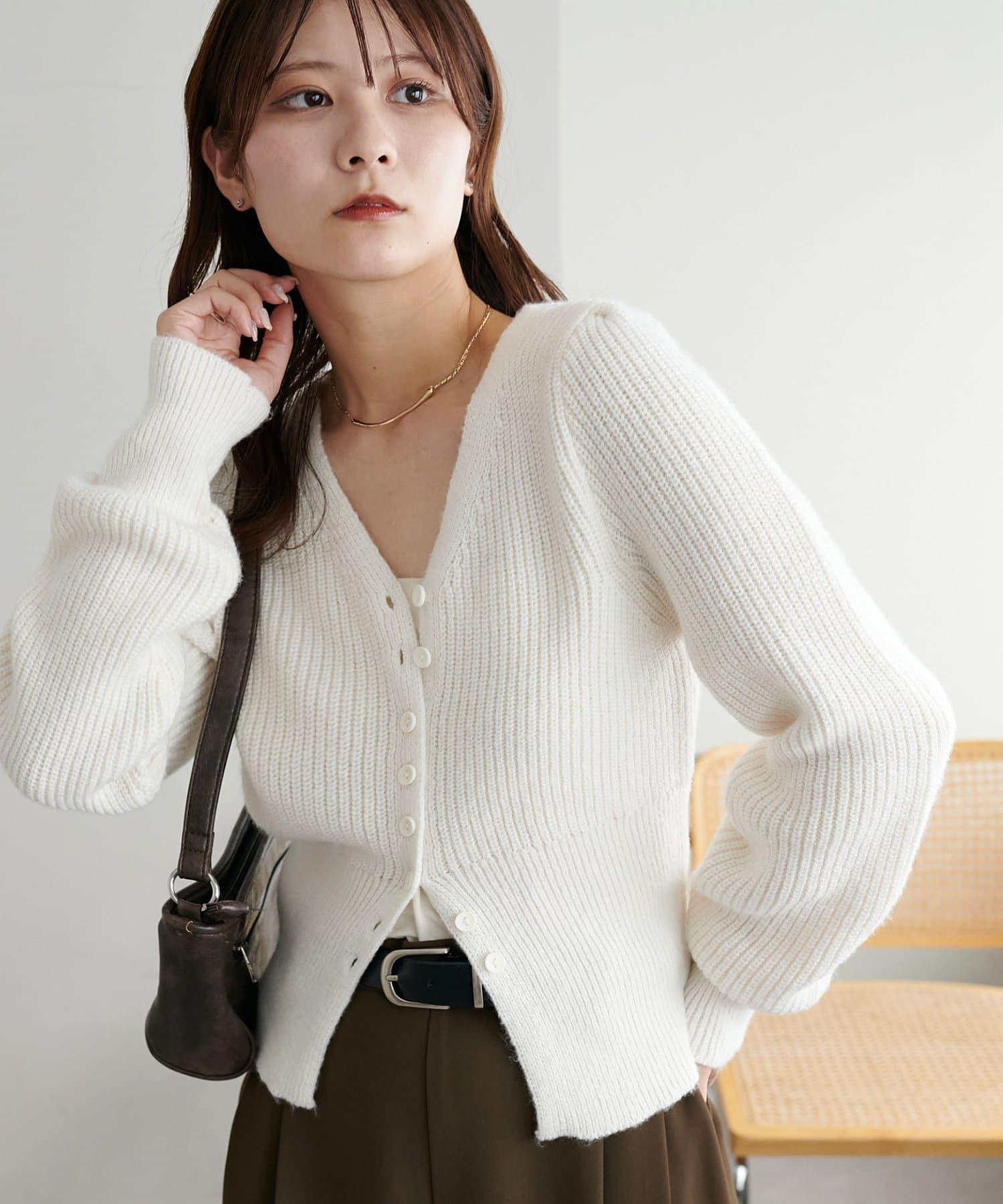 DISCOAT(ディスコート) 【細見え/9色展開/WEB限定】スリットニットプルオーバー