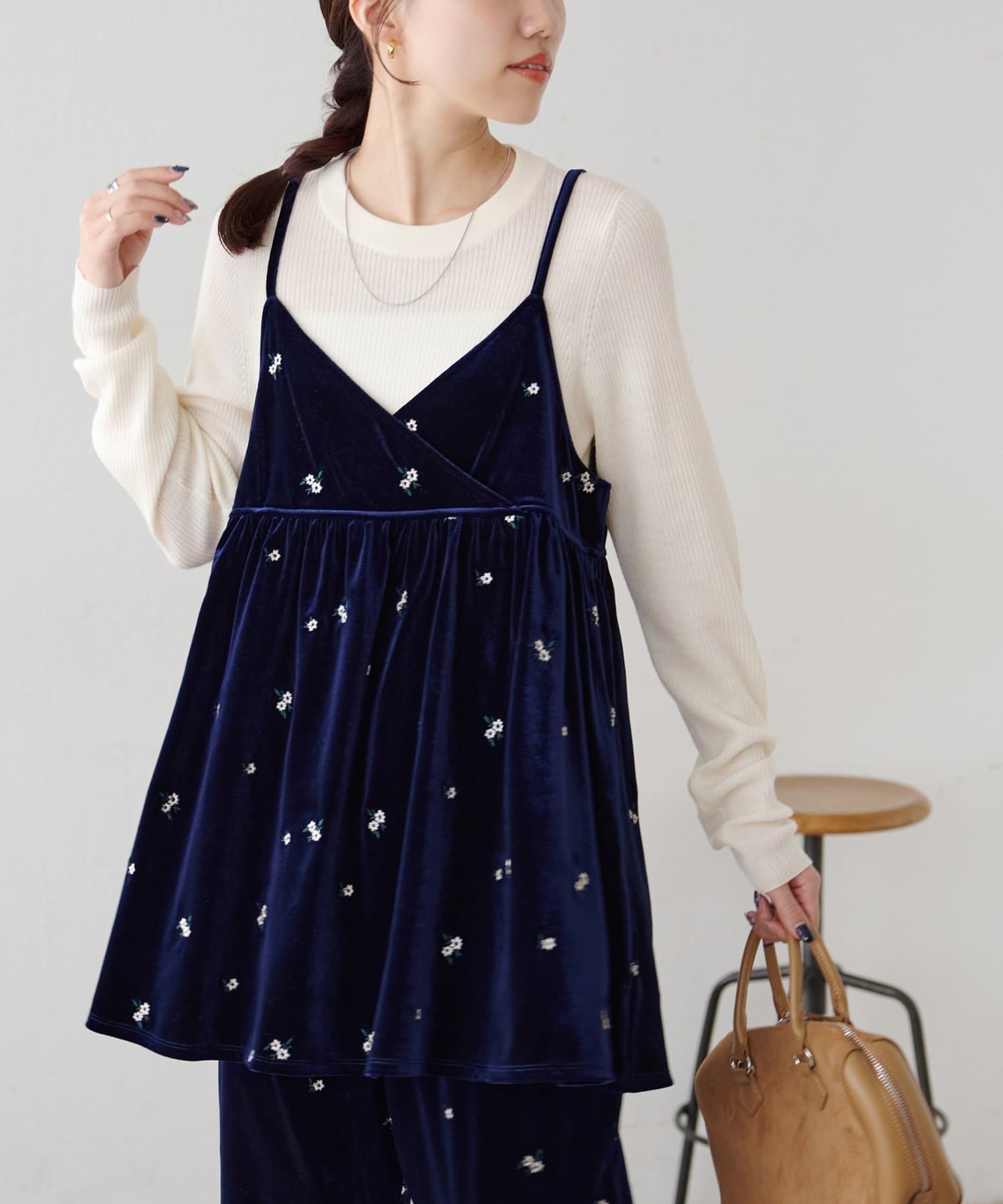 DISCOAT(ディスコート) 【WEB限定】ベロア刺繍カシュクールキャミチュニック
