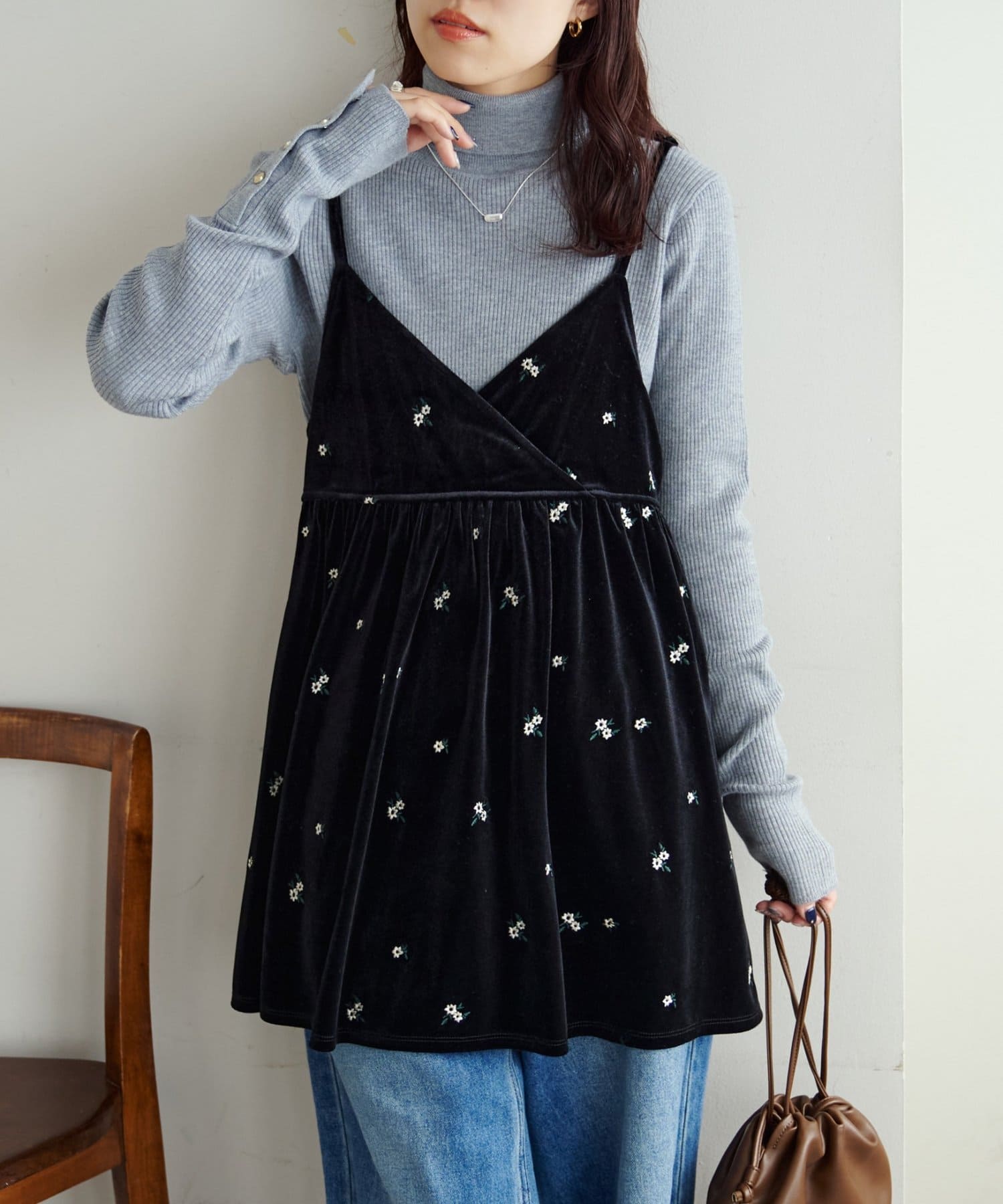 DISCOAT(ディスコート) 【WEB限定】ベロア刺繍カシュクールキャミチュニック