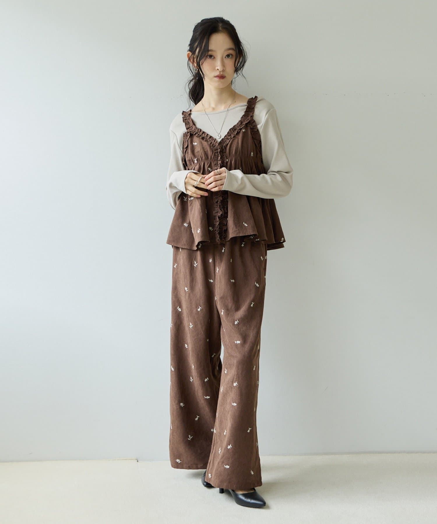 DISCOAT(ディスコート) 【2点セット/Noka】ピーチ起毛花柄刺繍セットアップ《WEB限定》