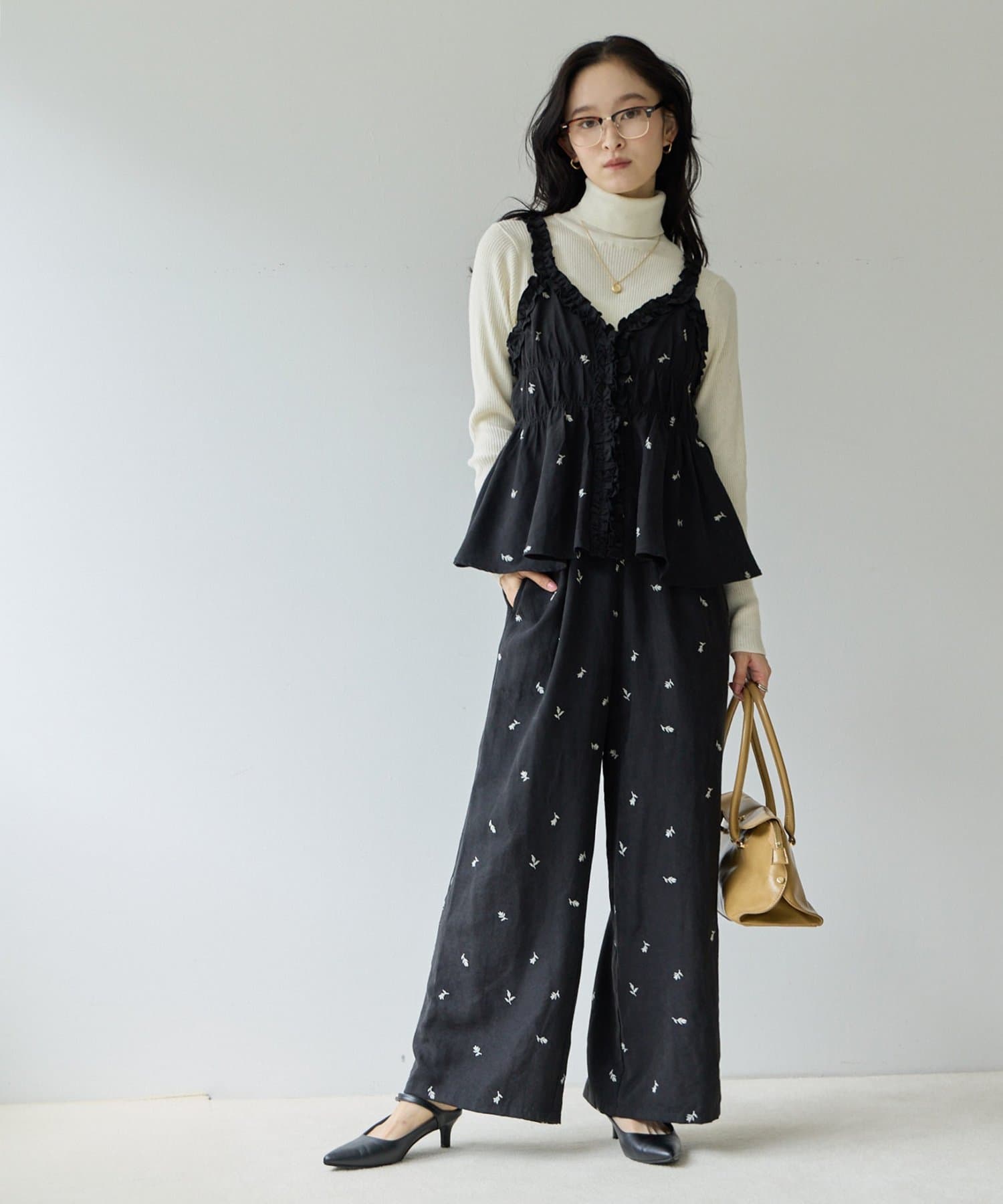 DISCOAT(ディスコート) 【2点セット/Noka】ピーチ起毛花柄刺繍セットアップ《WEB限定》