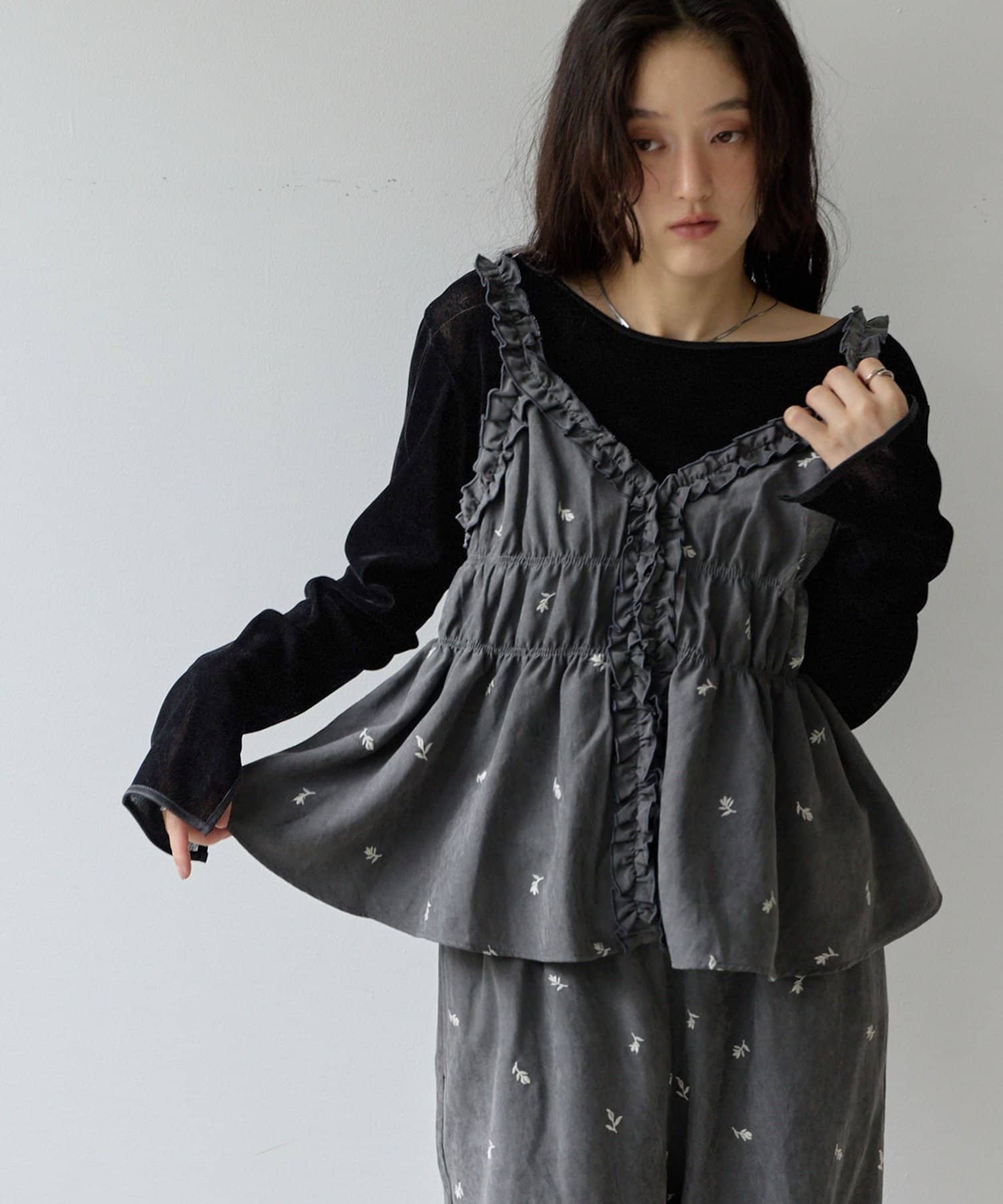 DISCOAT(ディスコート) 【2点セット/Noka】ピーチ起毛花柄刺繍セットアップ《WEB限定》