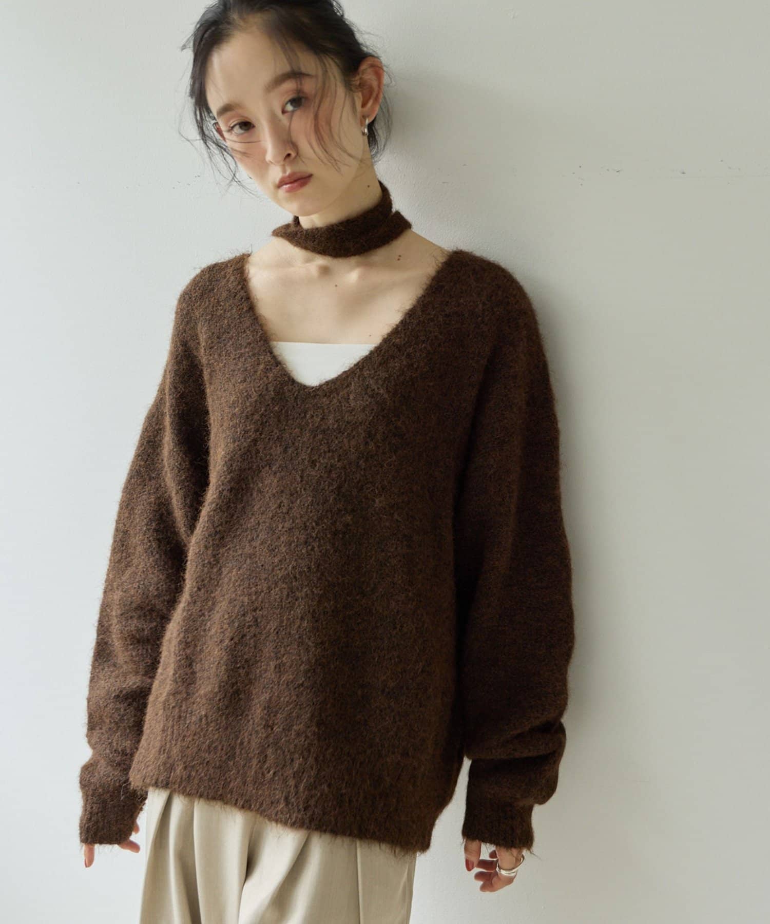 DISCOAT(ディスコート) 【Noka】チョーカー付Vネックニット《WEB限定》