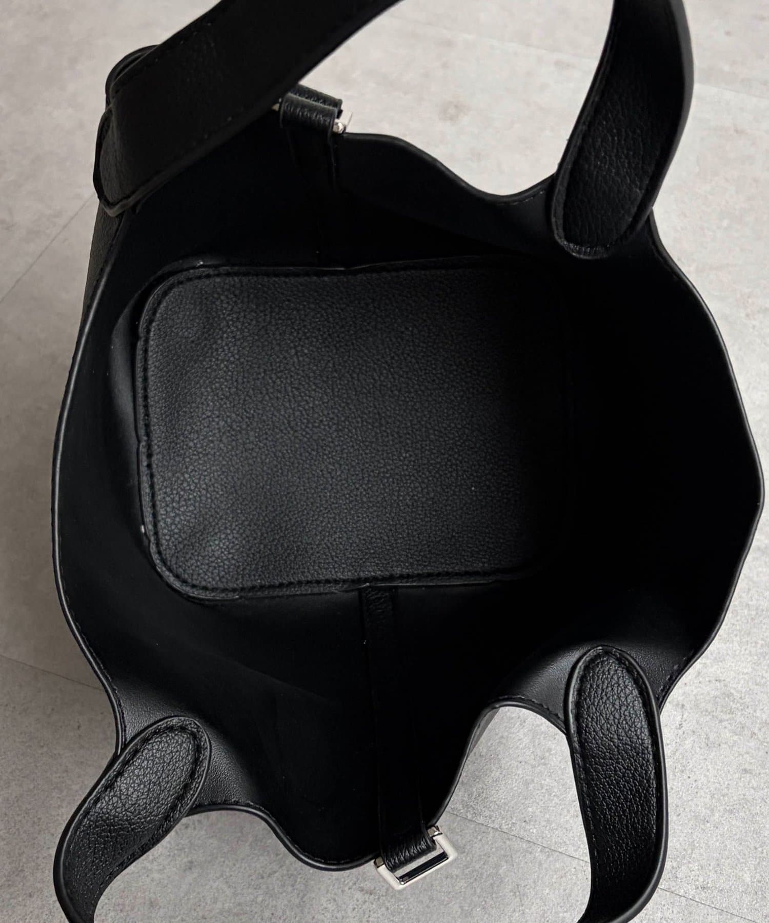 Chez toi(シェトワ) タッセル付トートBAG