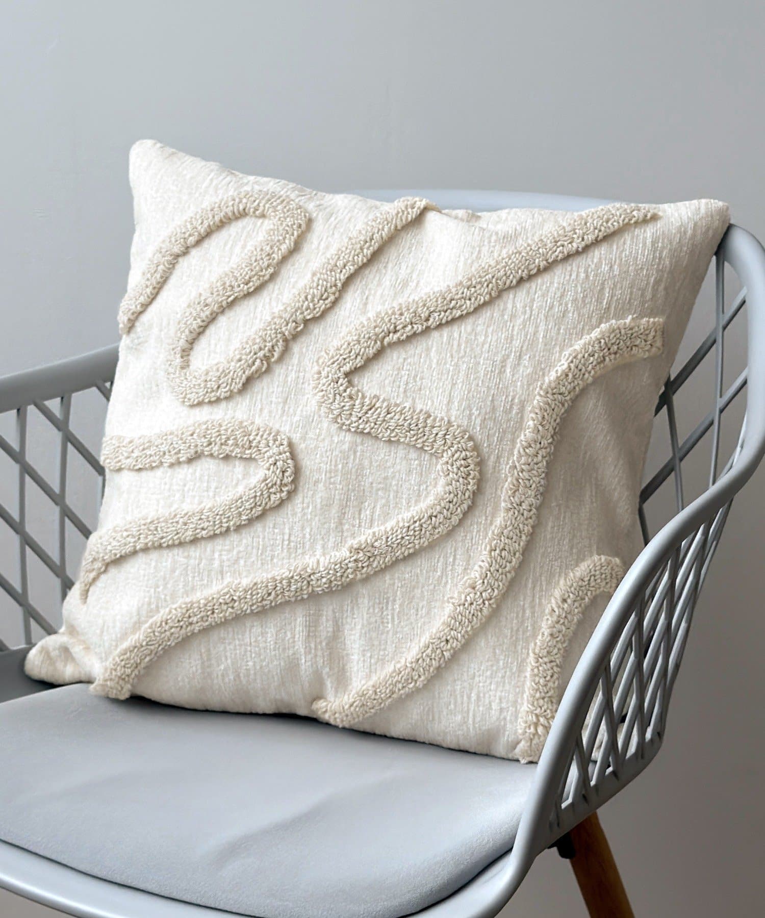 3COINS(スリーコインズ) ニュアンスラインクッションカバー：45×45cm
