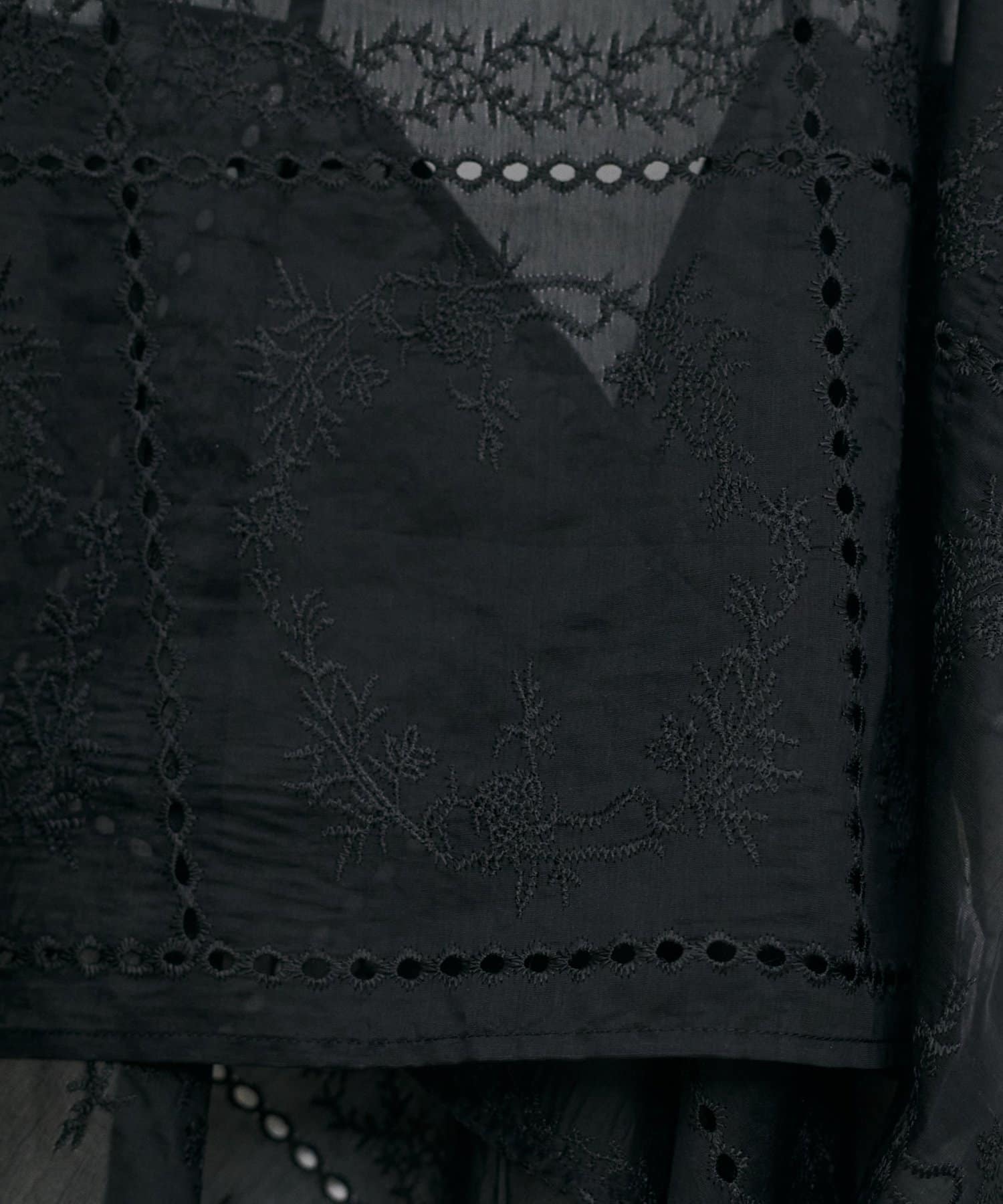 LARUTA(ラルータ) スクエア刺繍レースキャミ