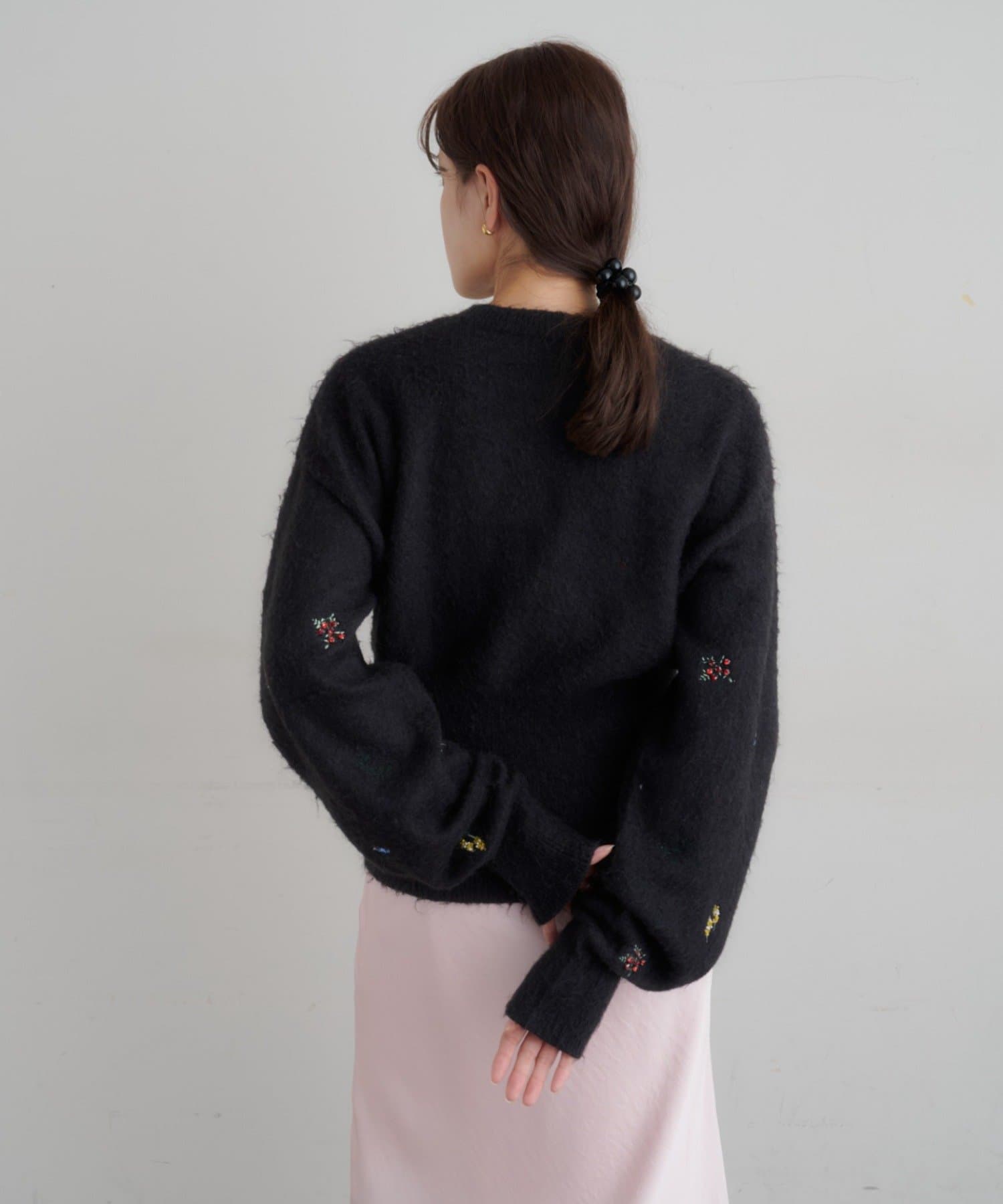 SHENERY(シーナリー) 刺繍ビジューニットプルオーバー