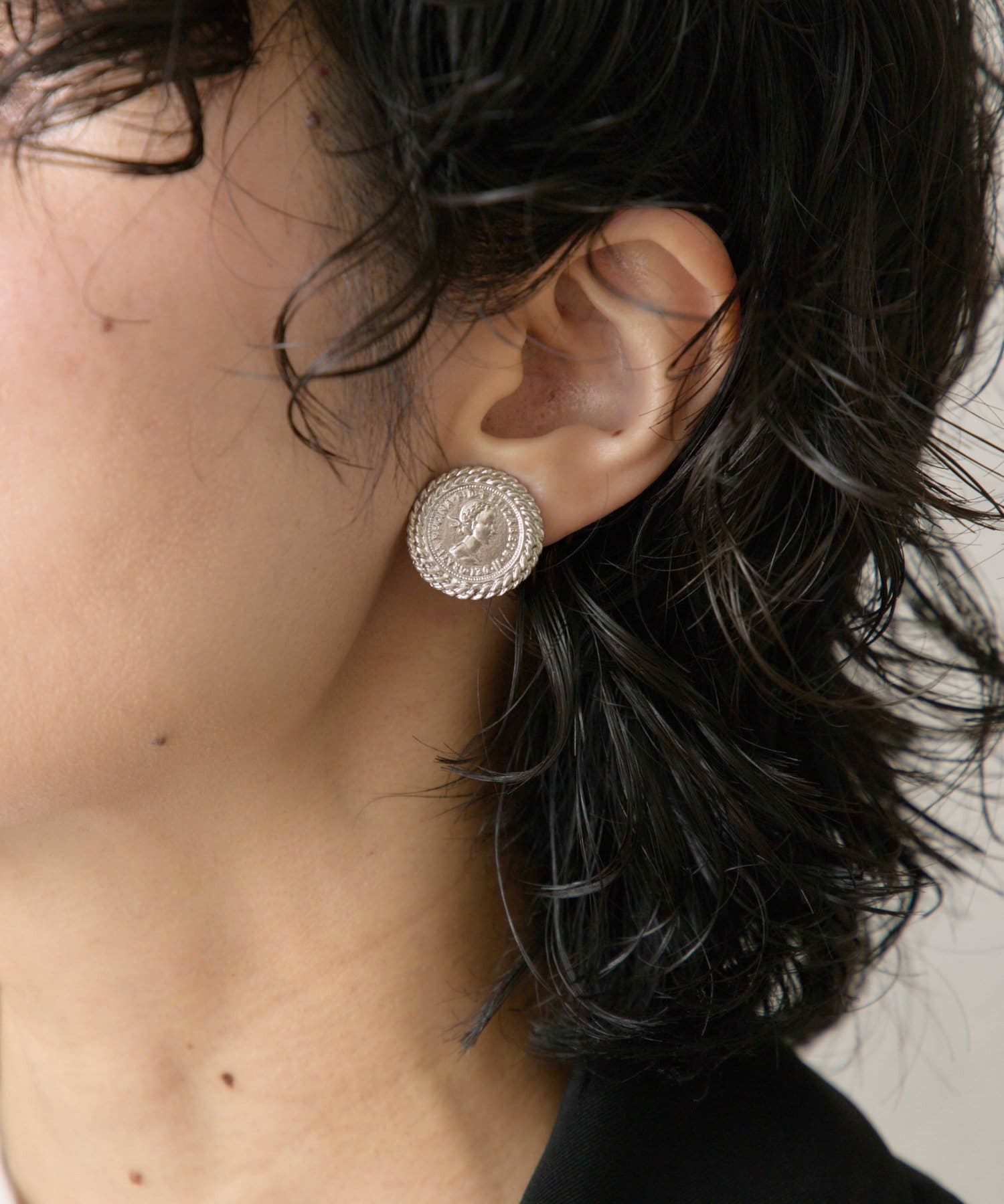 ear PAPILLONNER(イア パピヨネ) コインチャームイヤリング《日本製》