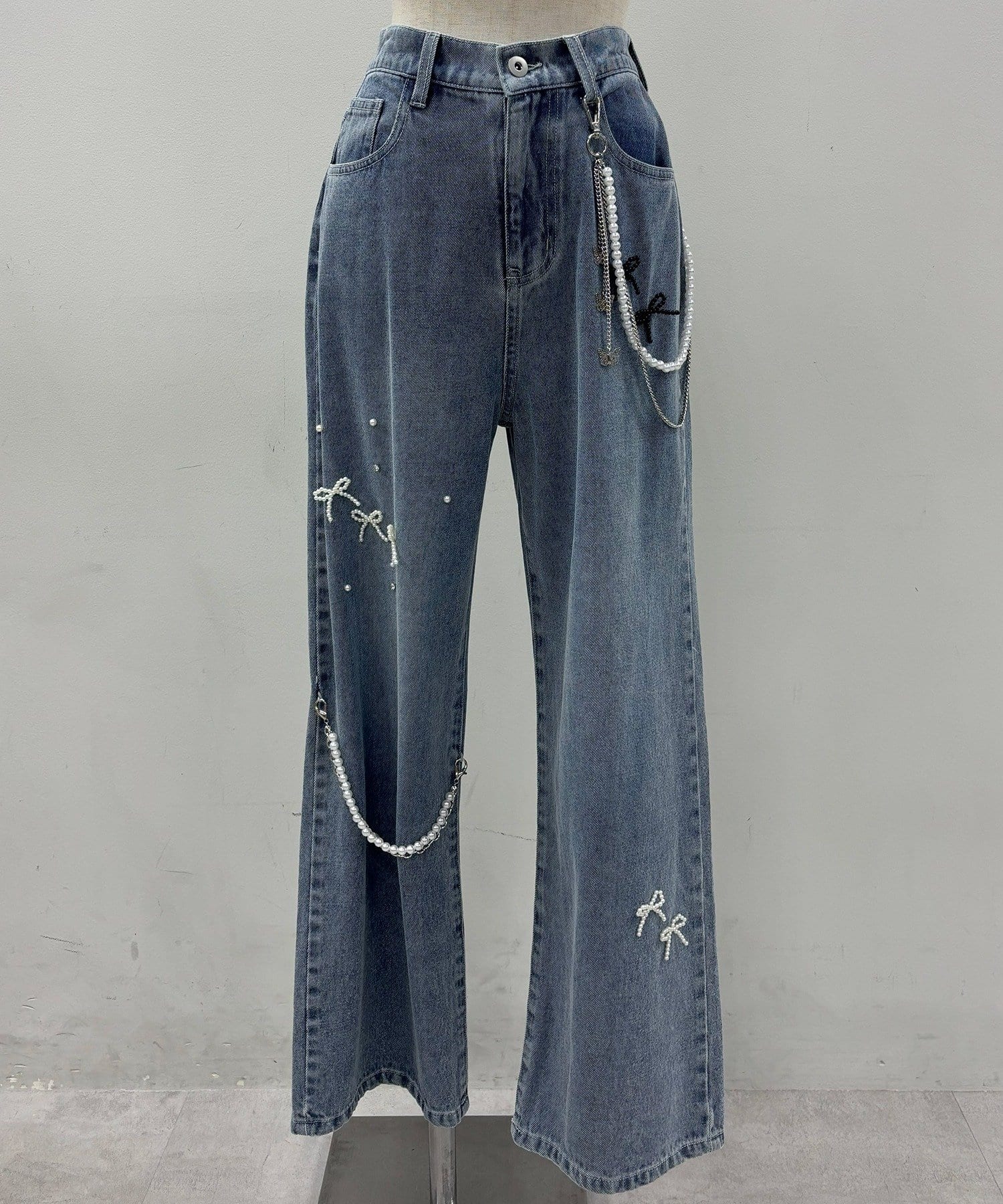NICE CLAUP / OLIVE des OLIVE OUTLET(ナイスクラップ  / オリーブ デ オリーブ アウトレット) 【continuer】【サイズ展開あり】リボンビジューチャーム付きワイドパンツ