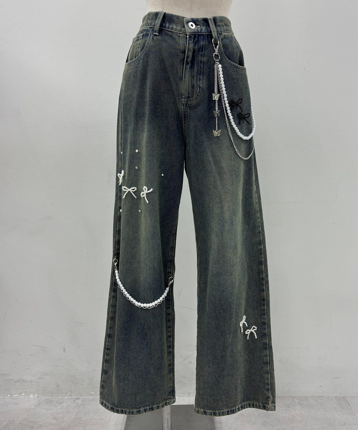 NICE CLAUP / OLIVE des OLIVE OUTLET(ナイスクラップ  / オリーブ デ オリーブ アウトレット) 【continuer】【サイズ展開あり】リボンビジューチャーム付きワイドパンツ