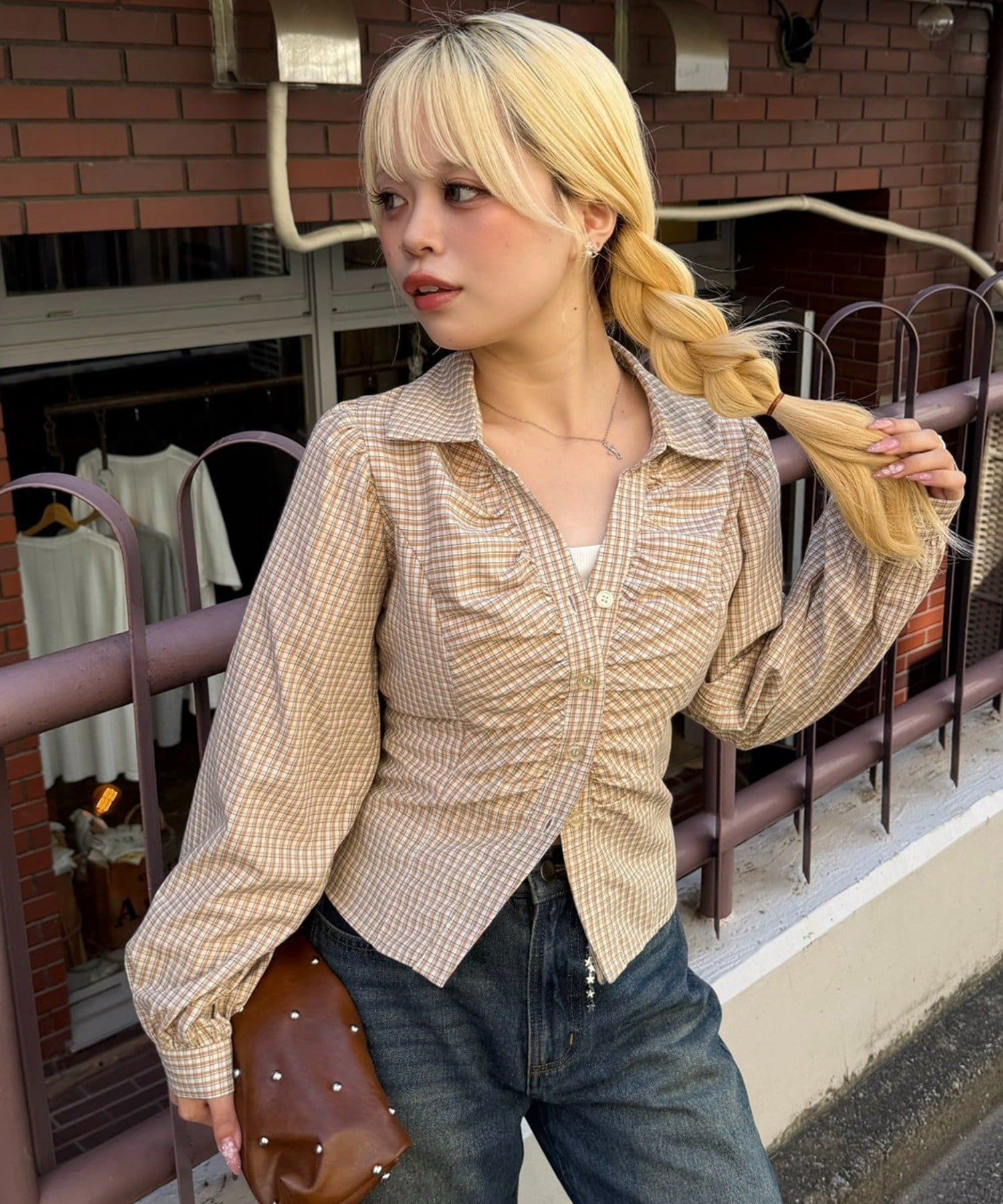 NICE CLAUP / OLIVE des OLIVE OUTLET(ナイスクラップ  / オリーブ デ オリーブ アウトレット) 【@_puni.moe企画】ギャザー後ろレースアップブラウス