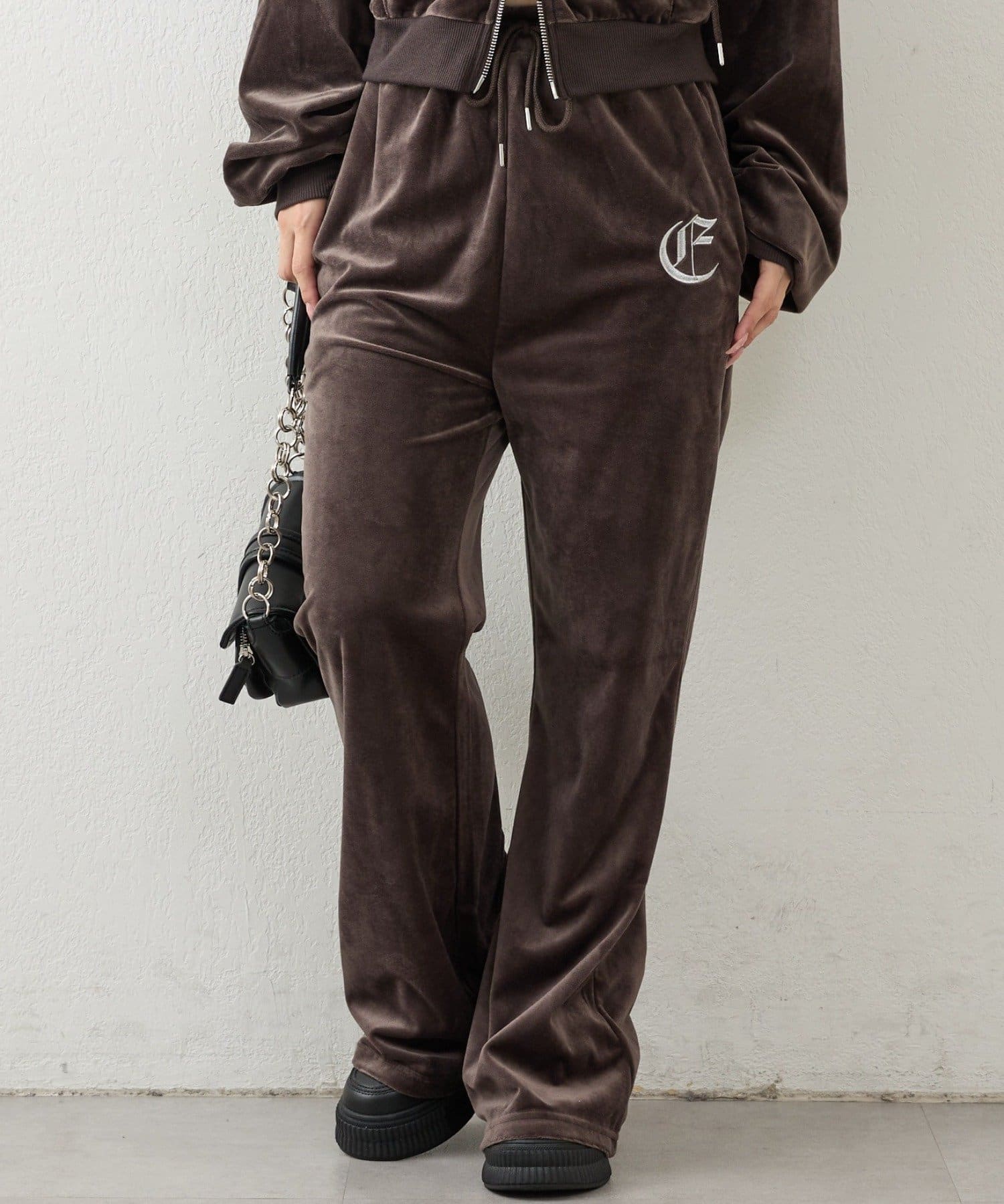 NICE CLAUP / OLIVE des OLIVE OUTLET(ナイスクラップ  / オリーブ デ オリーブ アウトレット) 【ANOTHER BRANCH】ベロアフレアーイージパンツ