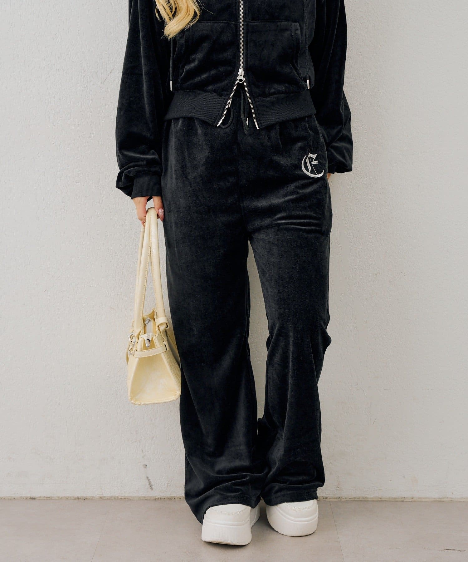 NICE CLAUP / OLIVE des OLIVE OUTLET(ナイスクラップ  / オリーブ デ オリーブ アウトレット) 【ANOTHER BRANCH】ベロアフレアーイージパンツ