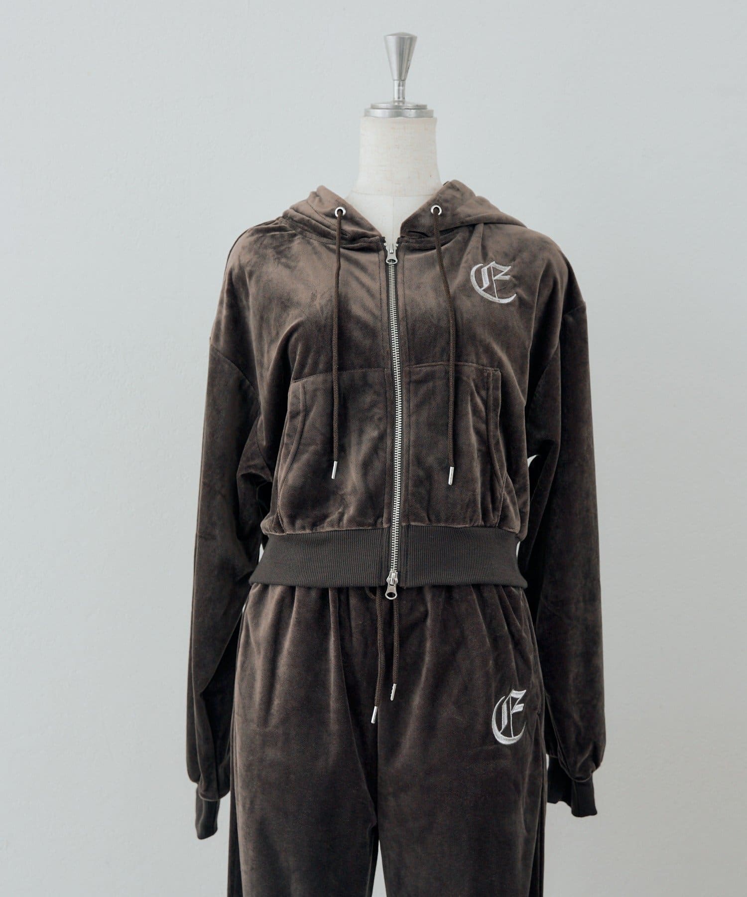 NICE CLAUP / OLIVE des OLIVE OUTLET(ナイスクラップ  / オリーブ デ オリーブ アウトレット) 【ANOTHER BRANCH】ロゴ刺しゅうベロアパーカー