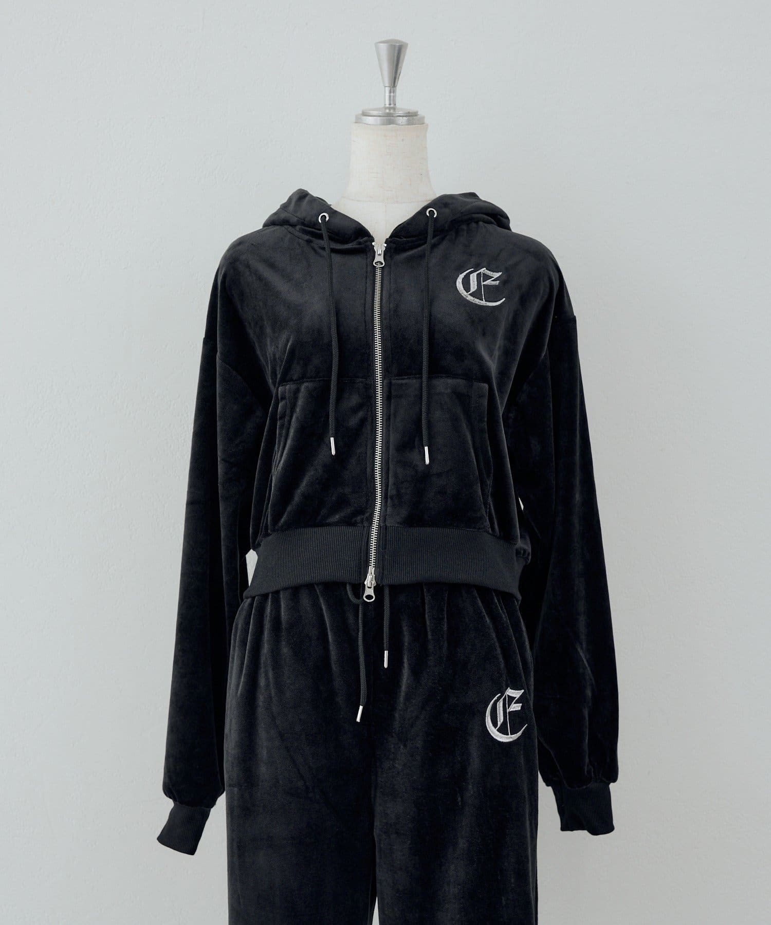 NICE CLAUP / OLIVE des OLIVE OUTLET(ナイスクラップ  / オリーブ デ オリーブ アウトレット) 【ANOTHER BRANCH】ロゴ刺しゅうベロアパーカー