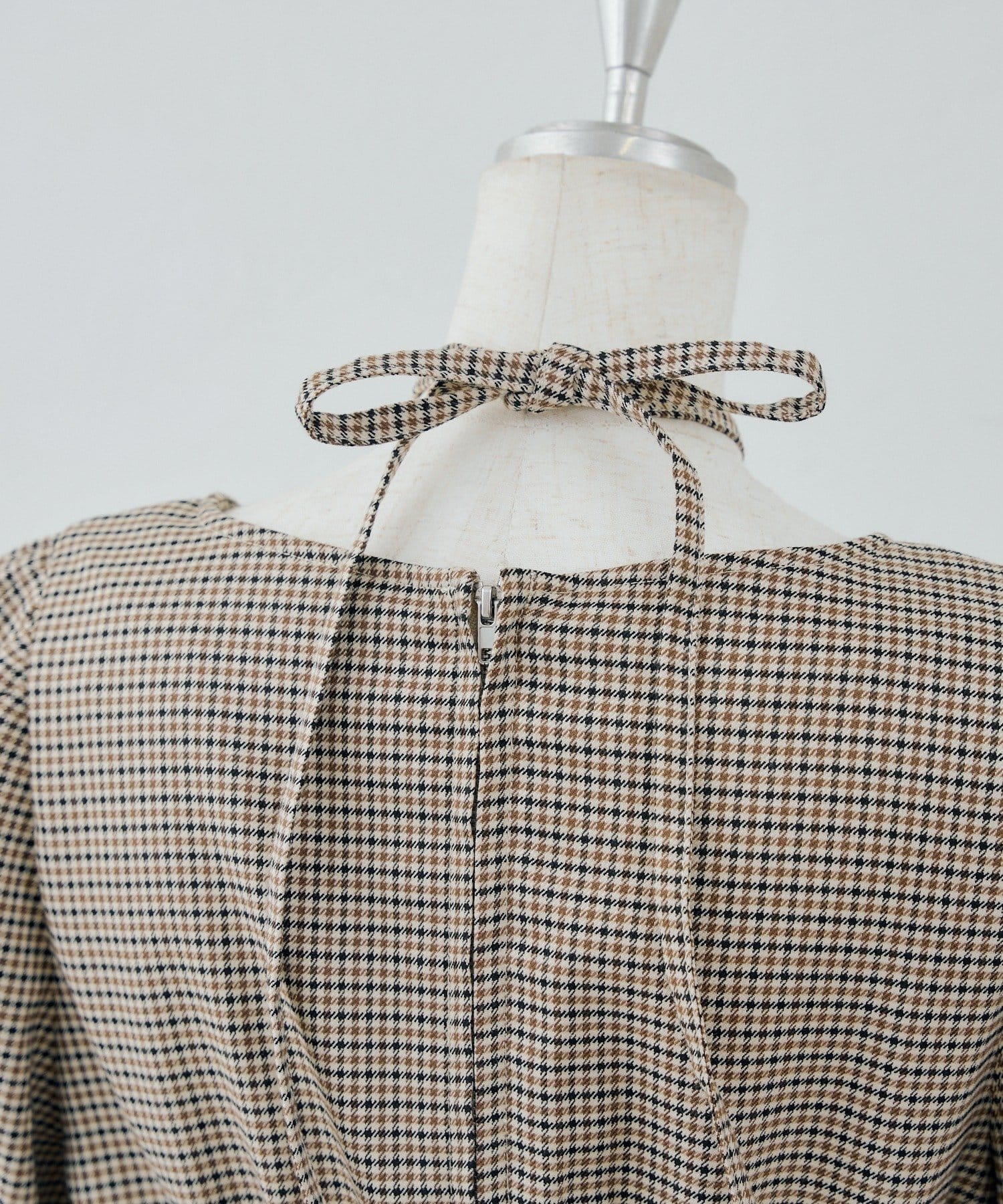 NICE CLAUP / OLIVE des OLIVE OUTLET(ナイスクラップ  / オリーブ デ オリーブ アウトレット) 【ANOTHER BRANCH】【丈違い】ホルター付ウエスト切り替えワンピース