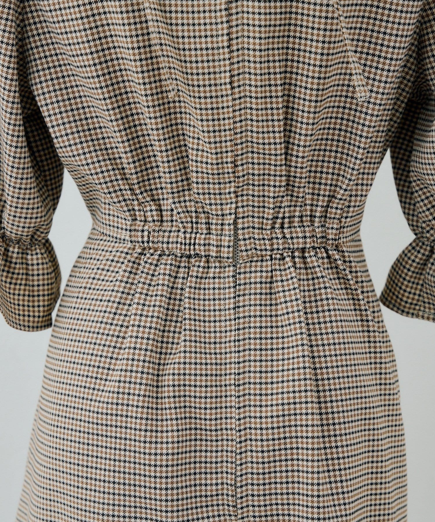 NICE CLAUP / OLIVE des OLIVE OUTLET(ナイスクラップ  / オリーブ デ オリーブ アウトレット) 【ANOTHER BRANCH】【丈違い】ホルター付ウエスト切り替えワンピース