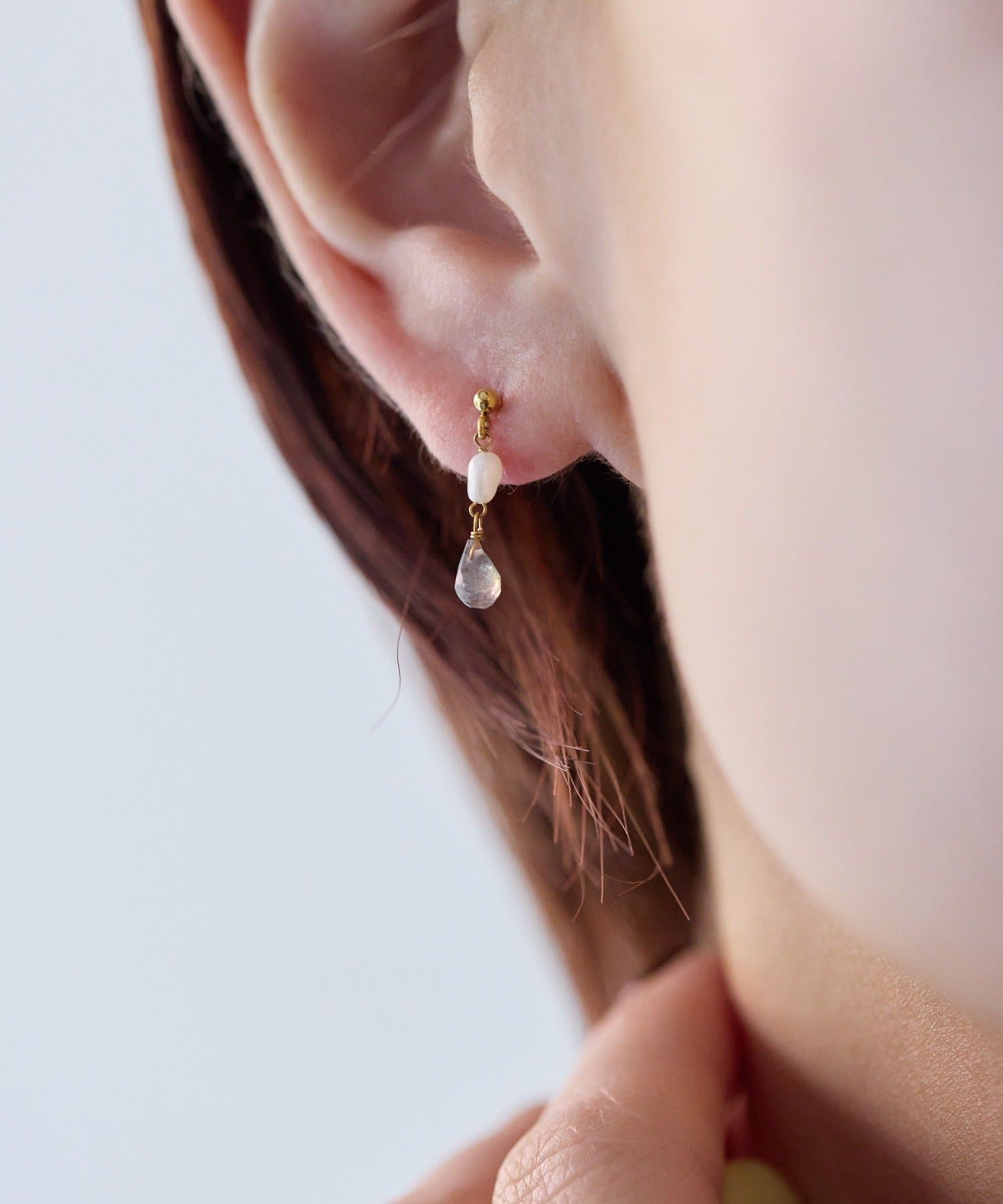 ear PAPILLONNER(イア パピヨネ) 雫ストーン×パールピアス《金属アレルギー対応/ステンレス》
