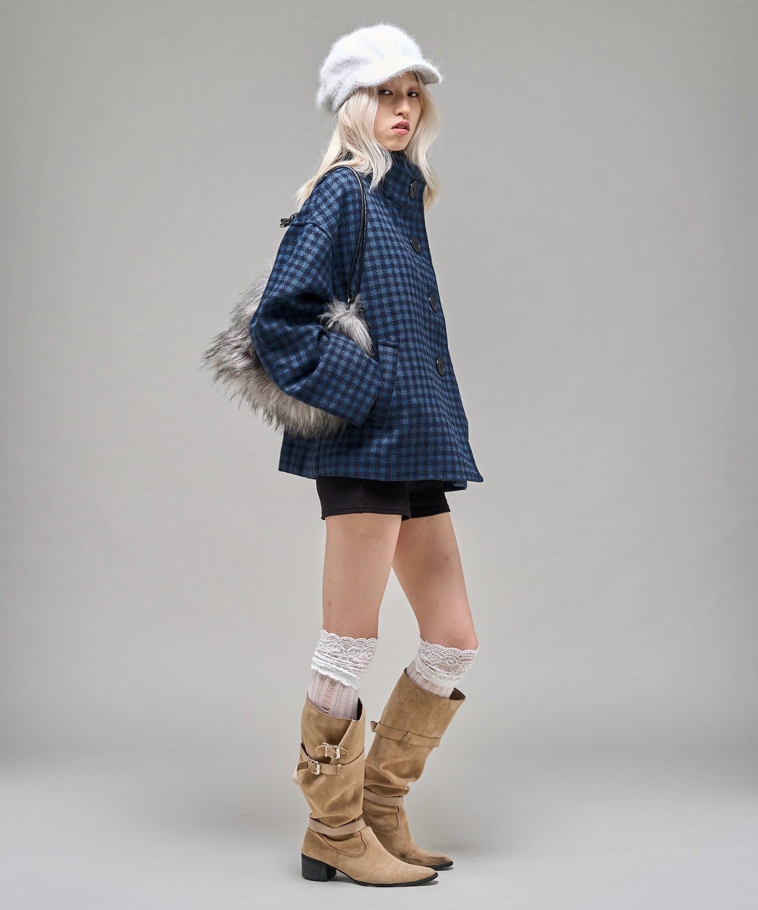 WHO’S WHO gallery(フーズフーギャラリー) 【26AW LOOK掲載品番】ビッグボタンアシメハーフコート