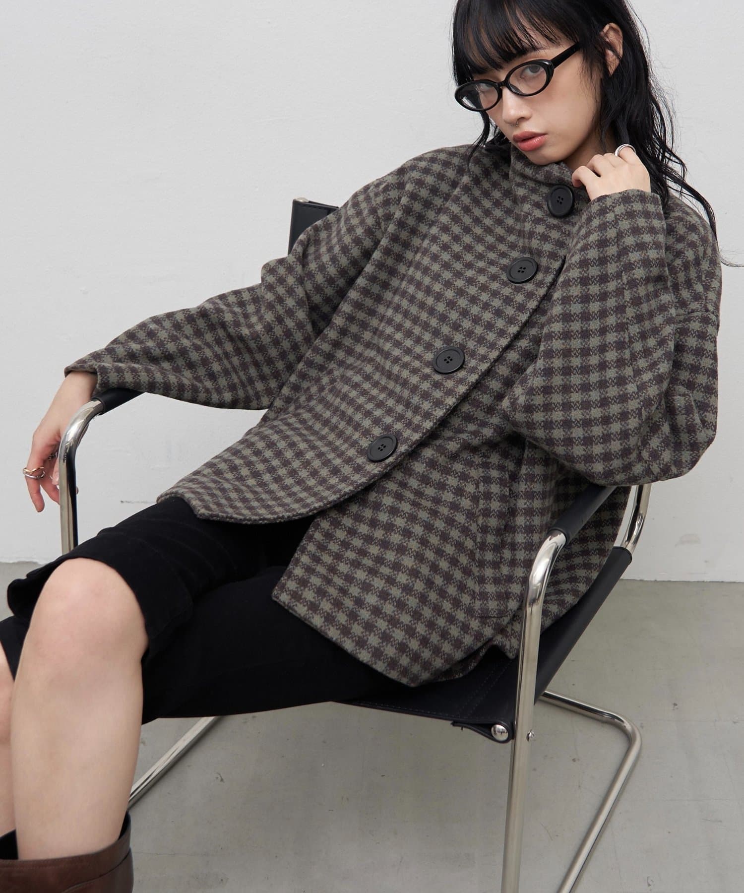 WHO’S WHO gallery(フーズフーギャラリー) 【26AW LOOK掲載品番】ビッグボタンアシメハーフコート