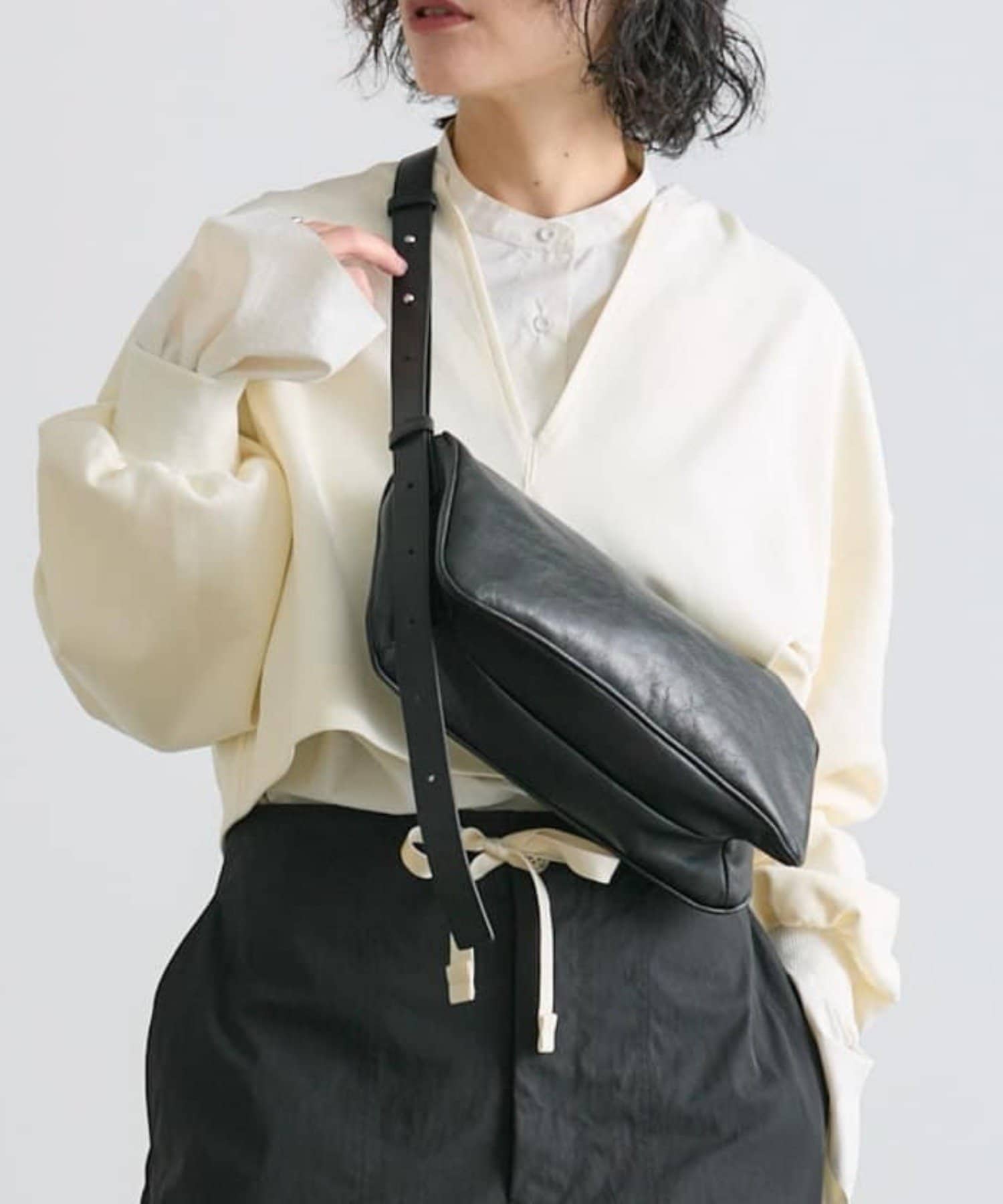 ear PAPILLONNER(イア パピヨネ) 《本革/超軽量280g》ミニスワローマチショルダーバッグ