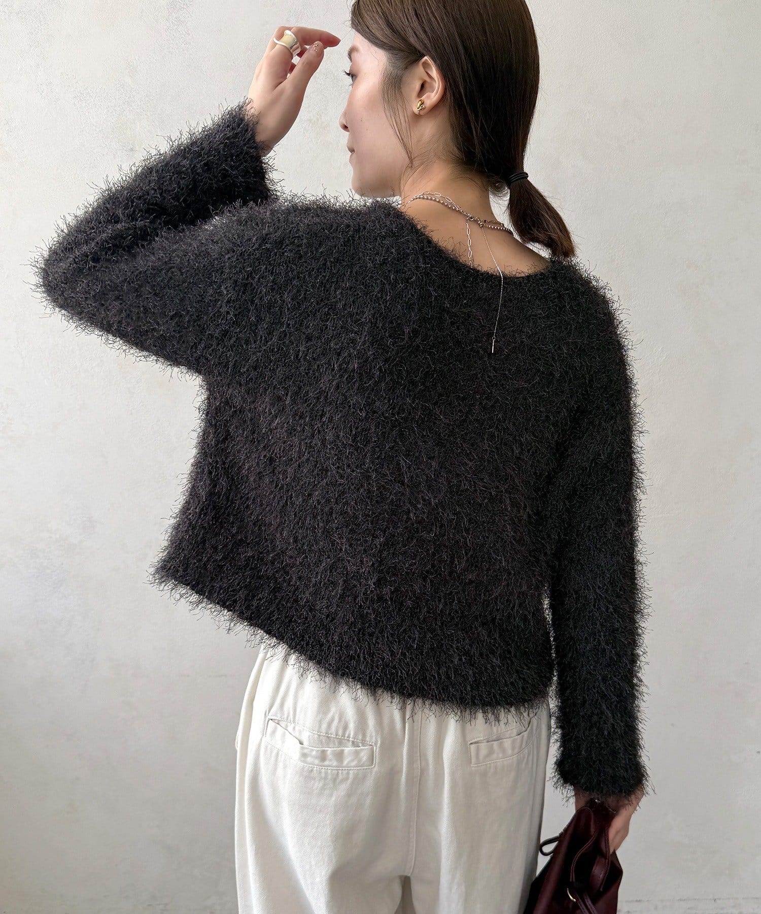 DOUDOU(ドゥドゥ) 【WEB限定】 ロゴブローチ風シャギーニット