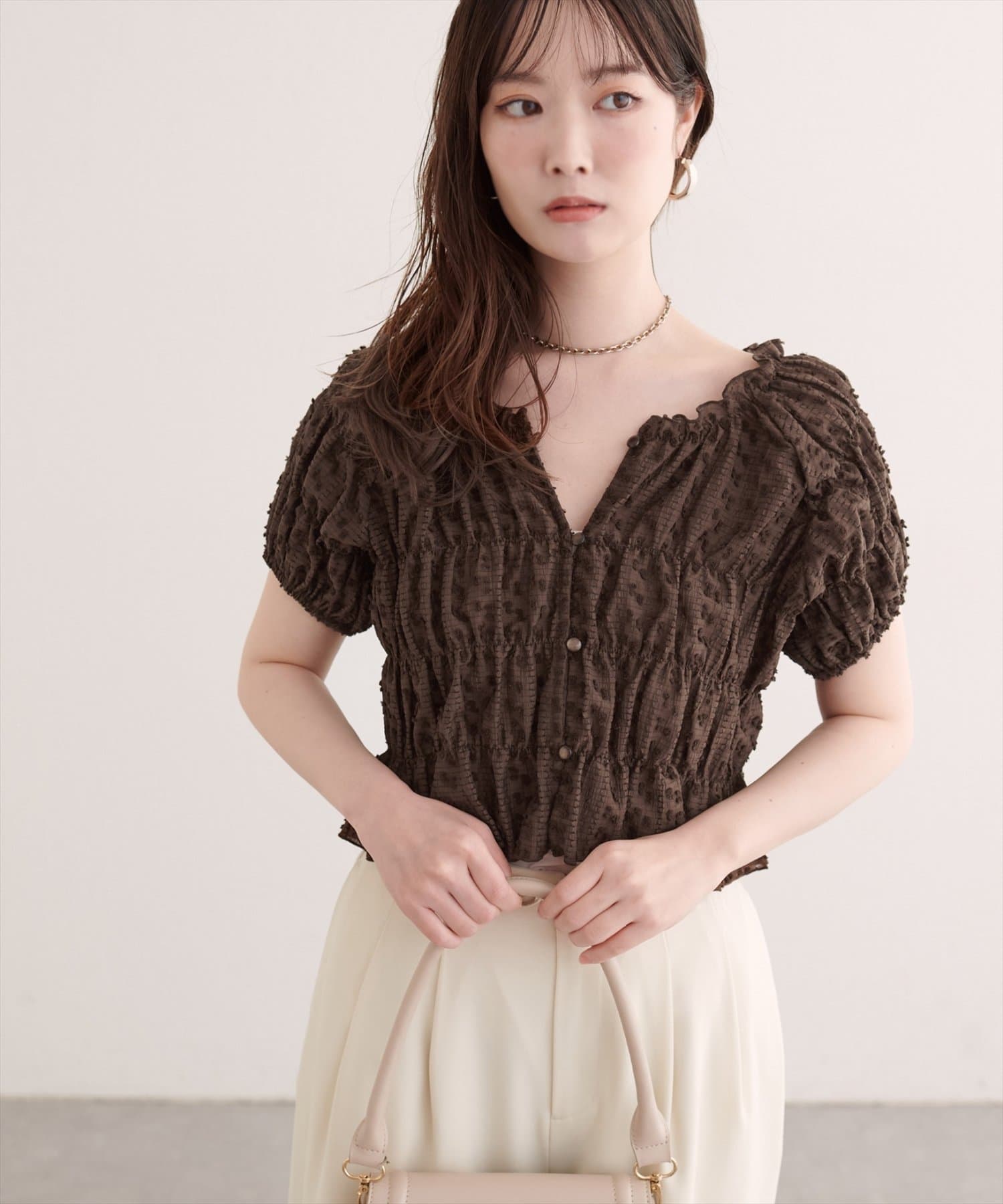 natural couture(ナチュラルクチュール) シャーリングパフブラウス
