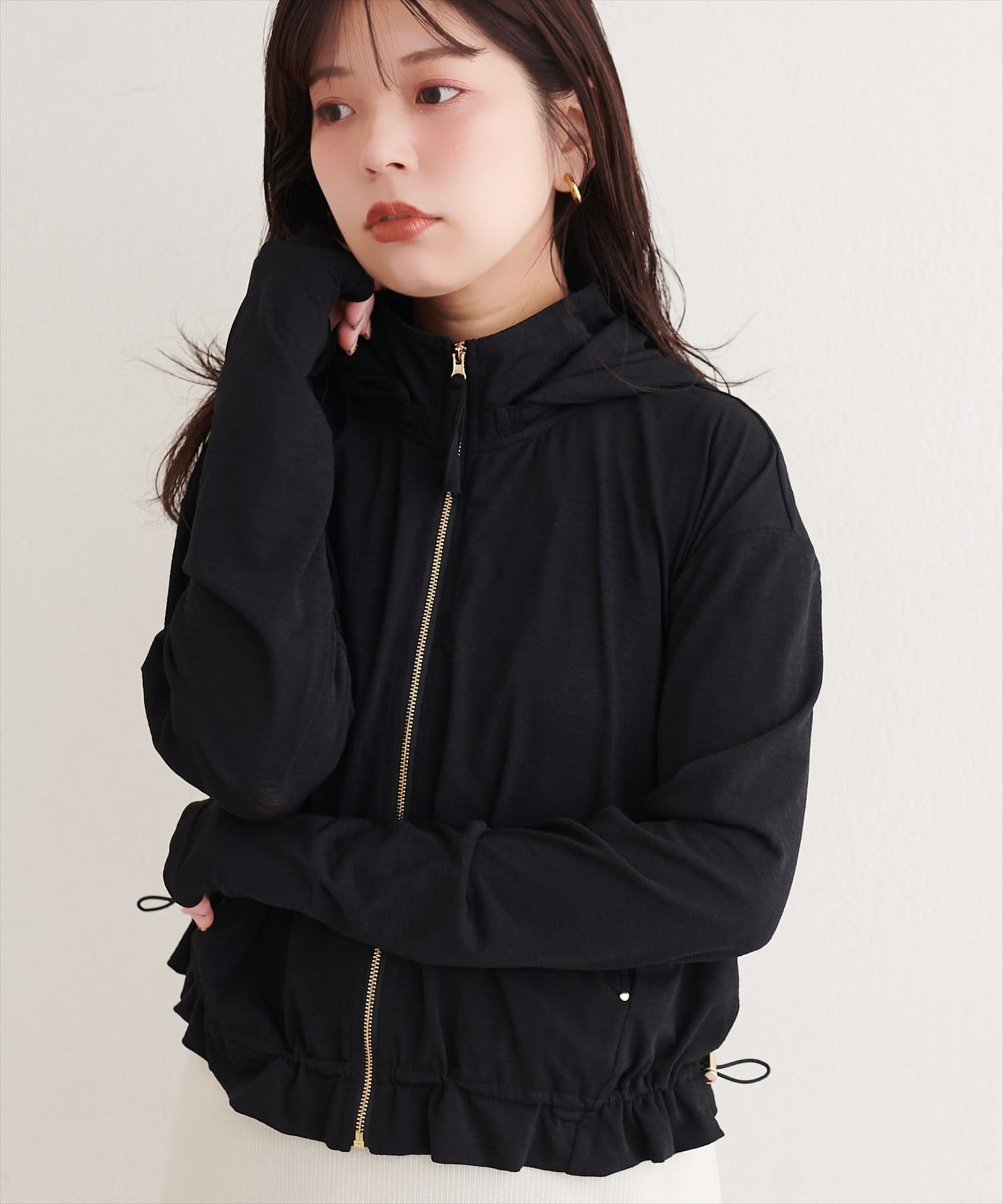 natural couture(ナチュラルクチュール) バックフリル裾ドロストUVパーカー