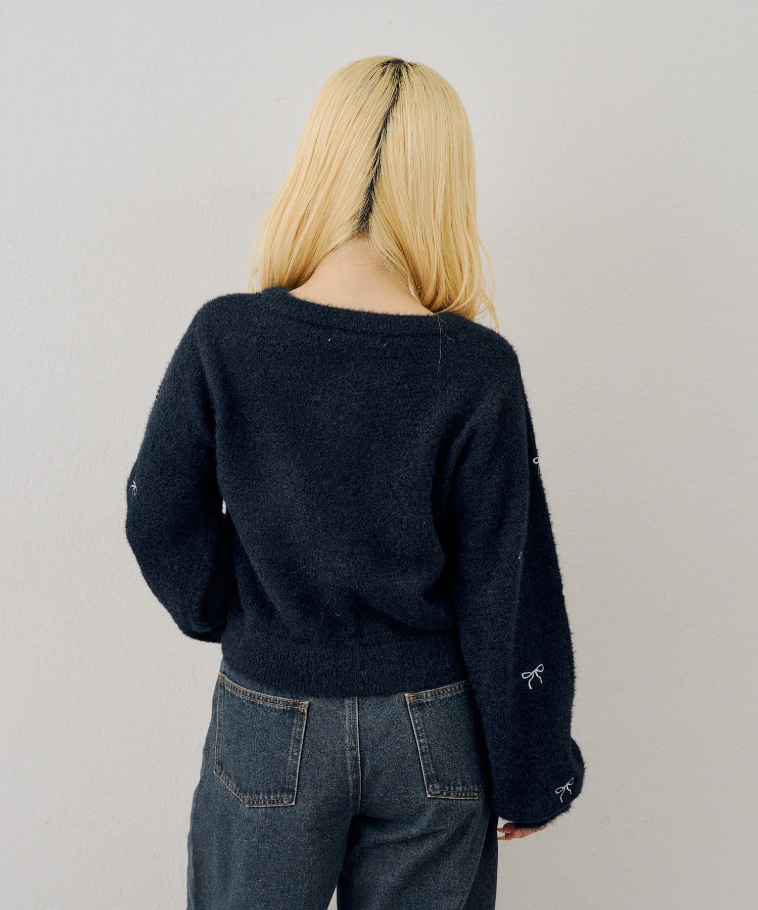 NICE CLAUP / OLIVE des OLIVE OUTLET(ナイスクラップ  / オリーブ デ オリーブ アウトレット) 【ANOTHER BRANCH】フェザーリボン刺繍カーディガン