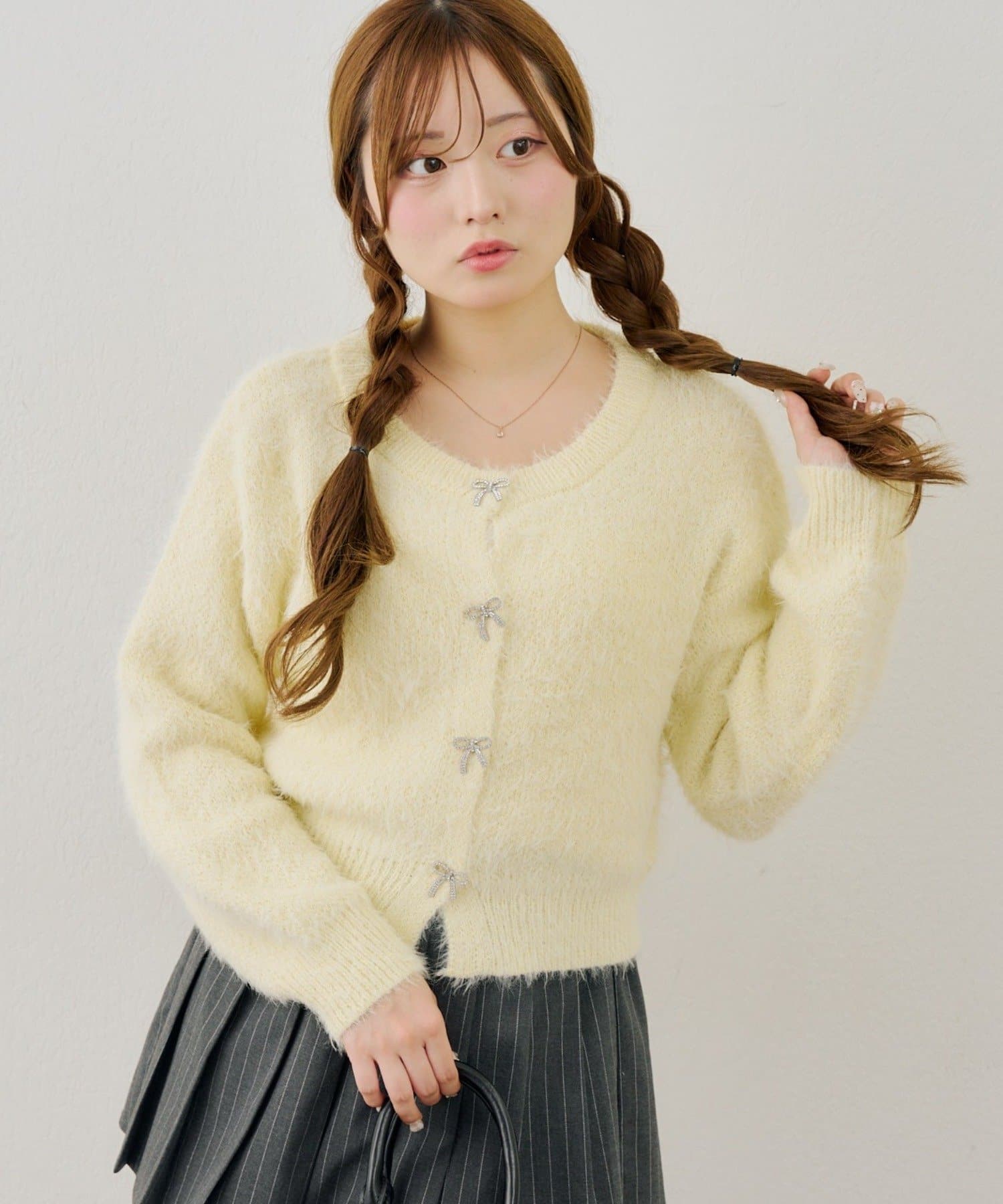 NICE CLAUP / OLIVE des OLIVE OUTLET(ナイスクラップ  / オリーブ デ オリーブ アウトレット) 【ANOTHER BRANCH】ラメフェザーリボンボタンカーディガン