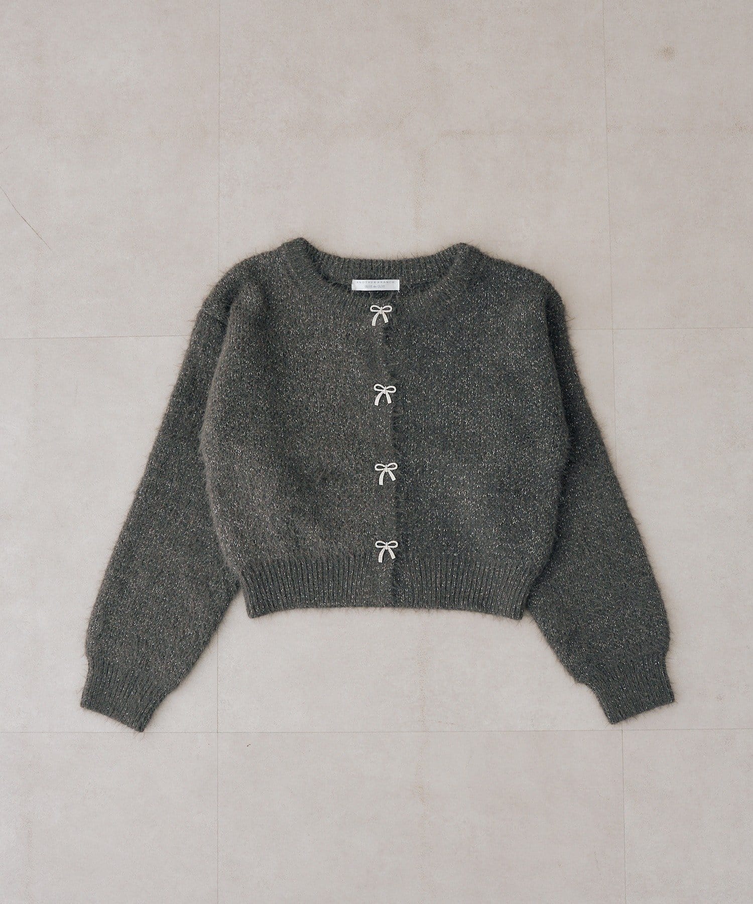 NICE CLAUP / OLIVE des OLIVE OUTLET(ナイスクラップ  / オリーブ デ オリーブ アウトレット) 【ANOTHER BRANCH】ラメフェザーリボンボタンカーディガン