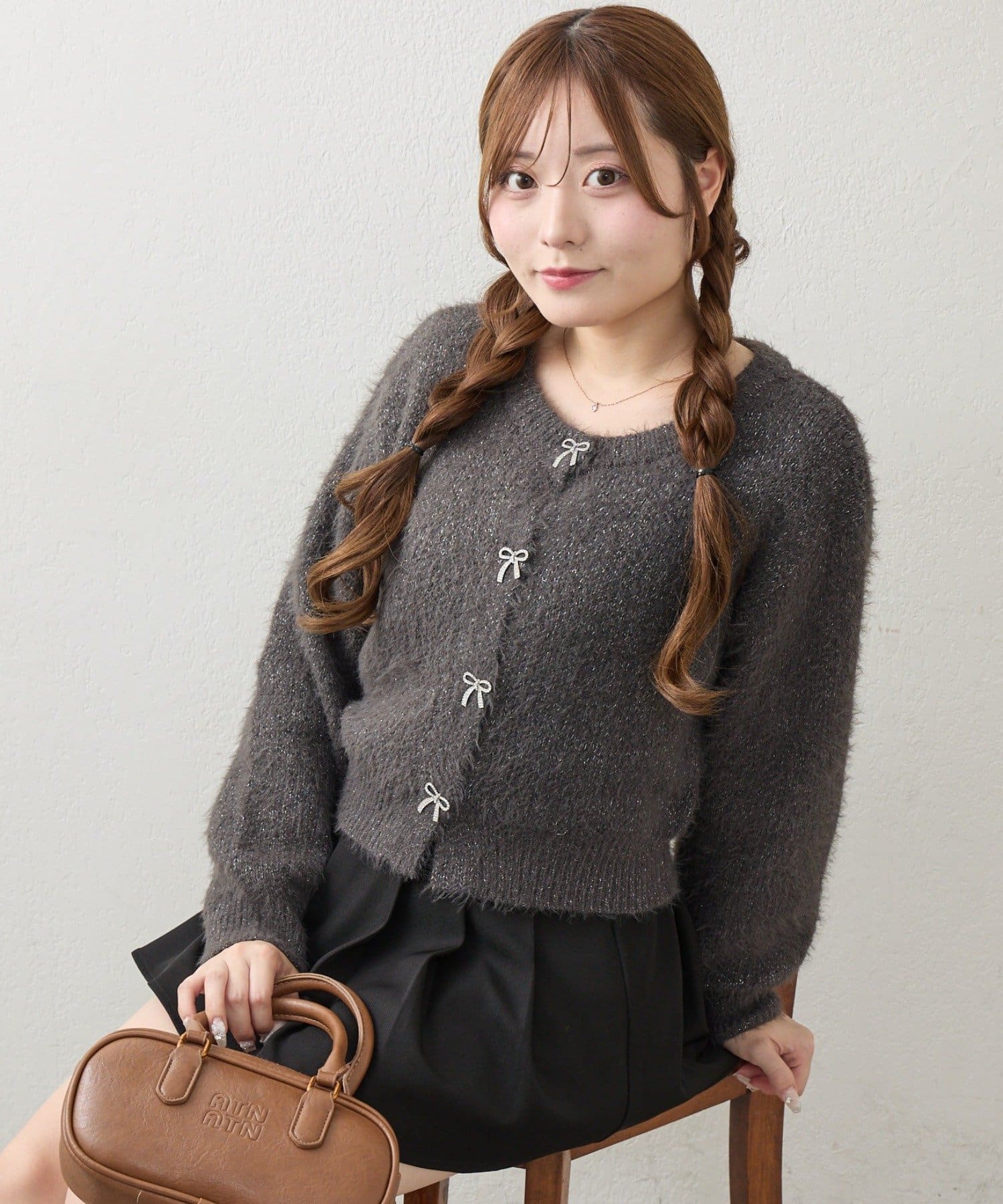 NICE CLAUP / OLIVE des OLIVE OUTLET(ナイスクラップ  / オリーブ デ オリーブ アウトレット) 【ANOTHER BRANCH】ラメフェザーリボンボタンカーディガン